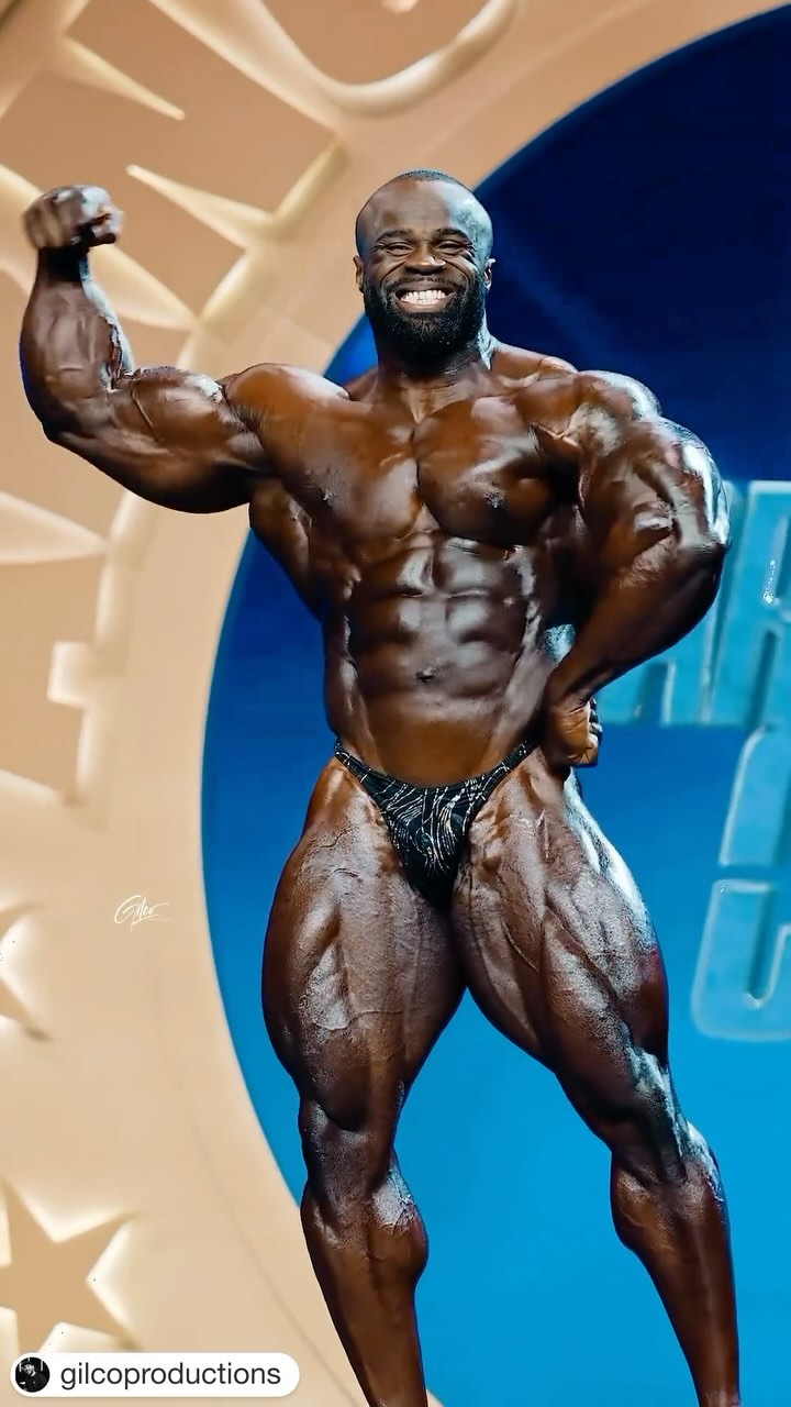 The sensational @samson__dauda 👏 Two incredible @arnoldsports shows in as many weeks. Breathtaking posing and an incredible physique. This guy has it all 🏆 captured in all the incredible detail by @gilcoproductions 🎥🔥 #Repost @gilcoproductions with @get.repost
・・・
This posing is art!
Video by @gilcoproductions