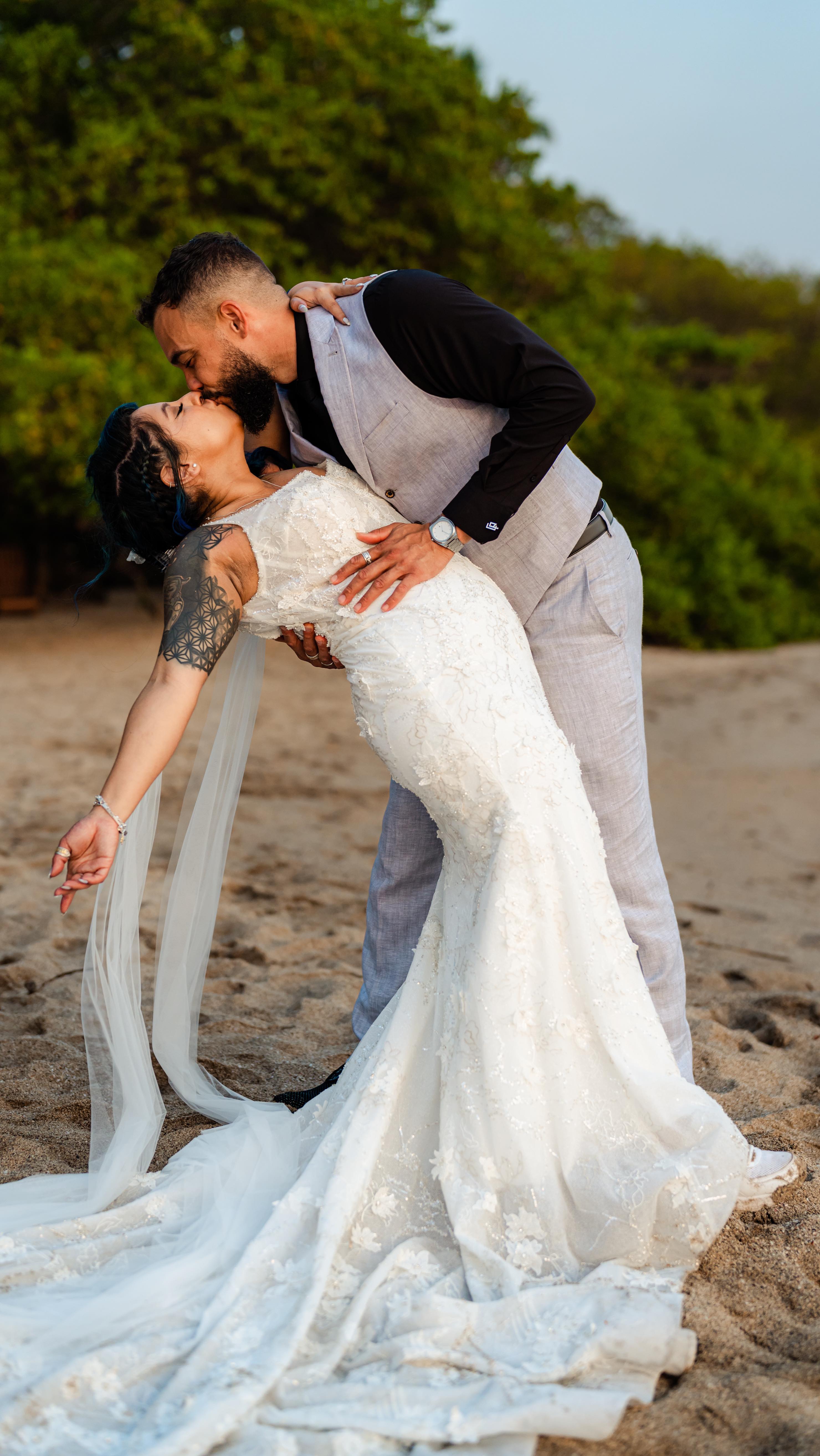 Markita + Chris ✨
Celebrating your wedding in Costa Rica becomes even more enchanting when surrounded by friends and family. Rest assured, everyone is thoroughly enjoying this wonderful time!
Cherish these moments that fill your hearts with joy and love 🤍