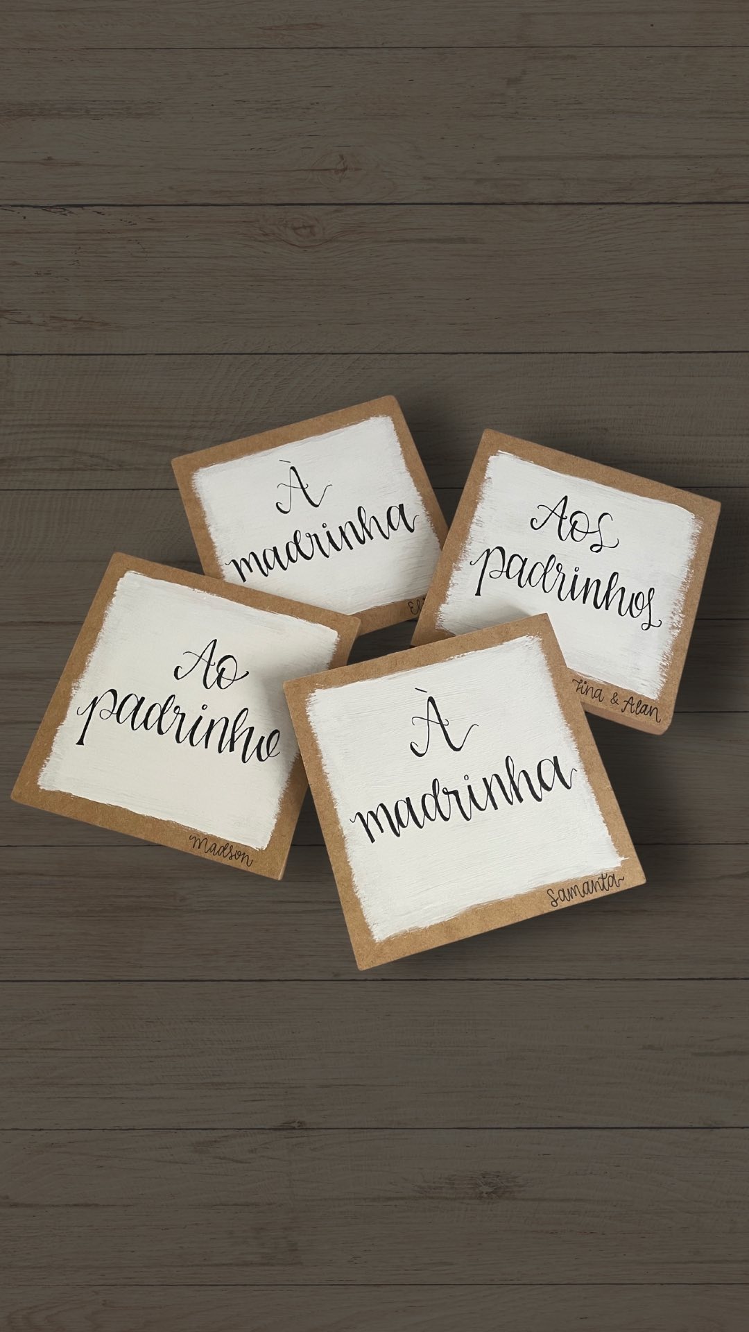 Essa semana, realizamos a personalização de 4 caixinhas em MDF para os padrinhos de um bebê que está a caminho! ❤️
Em cada caixinha, produzimos conforme o pedido do cliente, com o nome de cada um e uma frase linda dentro da tampa! Ficou demais 🥹
📌 Faça um orçamento e garanta uma lembrança para a vida de momentos especiais!