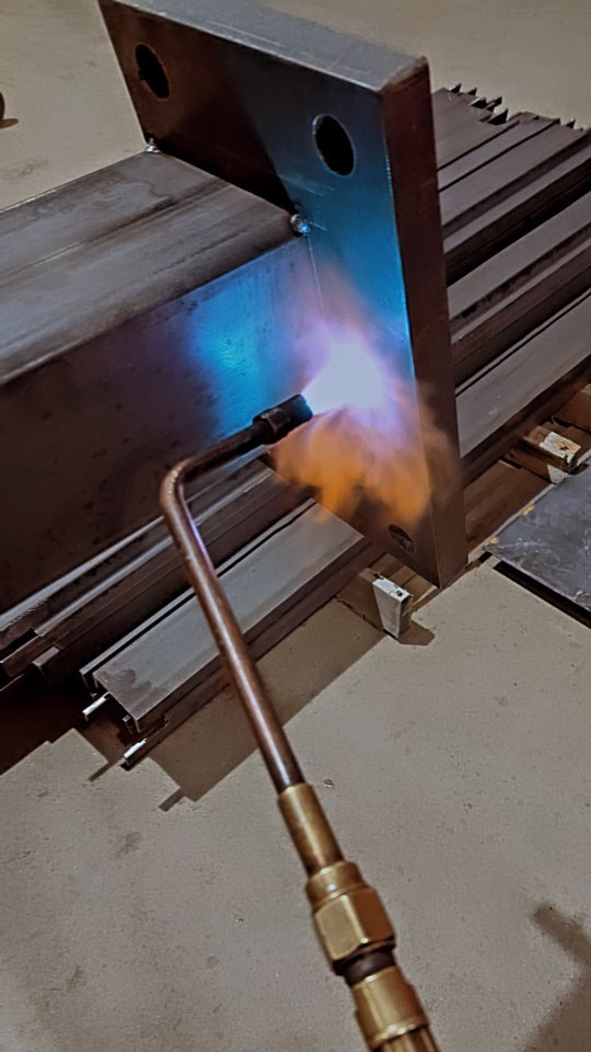 Getting a little pre heat on some 1-1/4" baseplates
#millerwelders #structuralsteel #welding #welderzworld #customfabrication #weldporn #weldernation