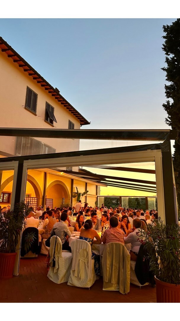🇮🇹Venite a scoprire il nostro dehors che può ospitare fino a 230 Ospiti seduti, la struttura, elegante e senza tempo, si adatta ad ogni stile!
Villa Le Sorti Vi aspetta! ♥️
🇬🇧 Come and discover our dehors which can accommodate up to 230 seated guests, the structure, elegant and timeless, adapts to any style! Villa Le Sorti is waiting for you! ♥️
.
.
.
#villalesorti #weddingvenue #wedding #location #locationeventi #redcarpet #weddingday #weddingdecor #weddingphotography #weddingstyle #weddingdesign #weddingphotographer #weddinglocation #locationmatrimonio #locationtop #weddingtime #giardinodegliagrumi #tuscanywedding #tuscany #italianwedding #weddingitaly #wedding2023 #dehors #lights #vintage