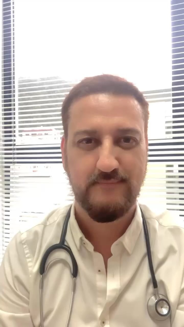 Quando encaminhar um paciente com doença renal ao nefrologista?
1 em cada 5 pacientes com doença renal com indicação para encaminhamento ao nefrologista não é encaminhado
Aumentar a conscientização sobre as metas da doença renal crônica, como encaminhamento precoce a um nefrologista, início oportuno da terapia de substituição renal e educação contínua do paciente e do médico são essenciais para melhorar o atendimento à doença renal.
Devem ser encaminhados aqueles com Taxa de Filtração Glomerular estimada menor que 30 ml/min, ou seja, estágios 4 e 5 de DRC
Mas tambem aqueles com alterações anatômicas que provoquem lesão ou perda de função renal, como DRPAD, estenose de arteria renal, assimetria renal maior que 1,5cm, perda rapida da função renal, infecção urinária ou litiase renal recorrente, cilindros urinarios patologicos…
Os valores laboratoriais que podem ser usados para orientar o encaminhamento incluem a taxa de filtração glomerular estimada e sua taxa de declínio por ano, bem como a proteinúria em pacientes com e sem diabetes.
Deve-se encaminhar tambem os pacientes com doença renal crônica com risco calculado de necessidade de dialise ou transplante em 2 anos superior a 1%
Seja um paciente empoderado. Faça o seu check up renal!