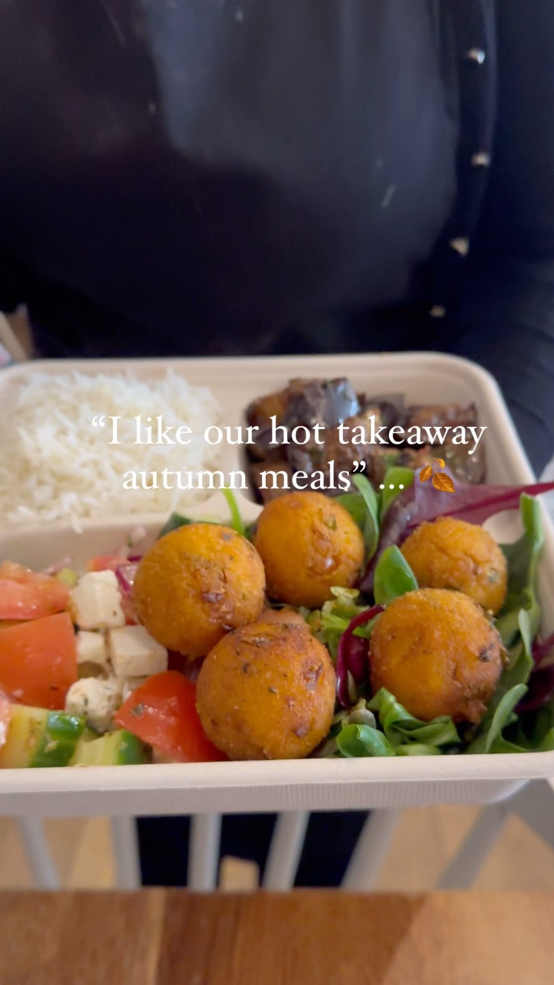 Sometimes all I think about is…
Eating light salad bowls and drinking cold juices under the sun ☀️🥹
On the positive side…did you know you can order your favourite hot and hearty Aromas faves to takeaway?
No need to step outside into the rainy weather ☔️
Hit that Deliveroo button and type in “Aromas” 🏍️
👉🏻Order your hot mezze platter and hearty tomato soup to satisfy your autumn cravings 🍂😛
(Don’t worry, we’ll always be thinking about you summer 🥹)
Love from your neighbourhood coffee shop,
Aromas 💙☕️
#NeighbourhoodCoffeeShop #AutumnMeals #HotCoffee #MissingSummer #AutumnWeather #ThinkingAboutSummer #Community #CommunityEats #ArtisanCafe #MediterraneanMeals