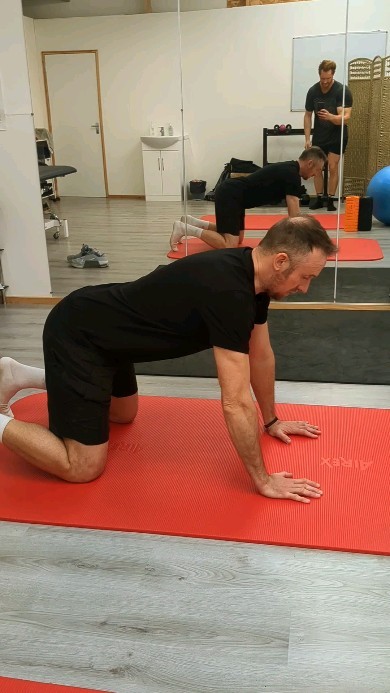 Conscious stabilisation with overload of the intra-abdominals post QL contract relax. Part of a staged rehab / movement patterning approach in relation to left sided lower back pain / dysfunction.
Part 2 intra-abdominal and control focus