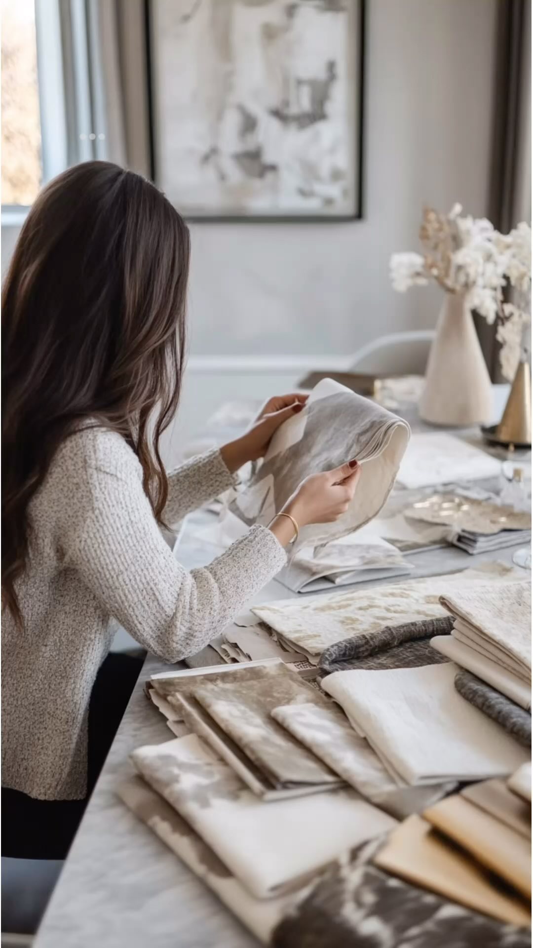 I’ve been busy creating new designs! ✨This minimalist modern elegance concept blends clean lines, neutral tones and timeless pieces for a space that’s as cozy as it is sophisticated. Want a design like this? #InteriorDesign #MinimalistElegance #ModernLiving #midjourney #ai