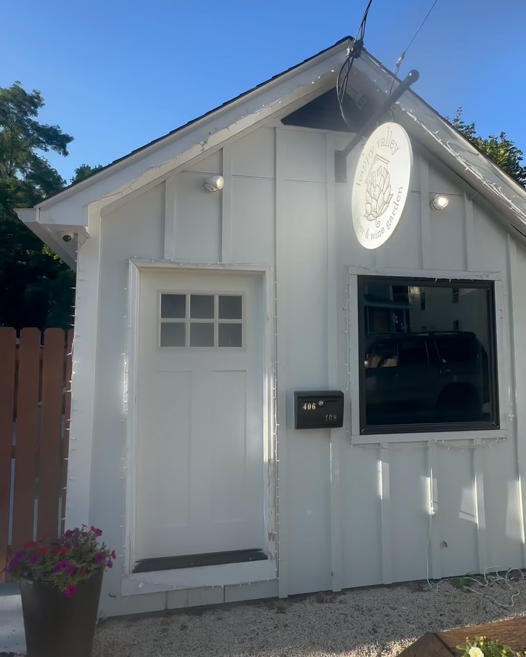 Fridaze in the valley☀️
Tag your bestie⬇️, then meet them here📍.
#southberwick #beergarden #beerandwinegarden #drinklocalbeer #getoutside #patioszn #supportsmallbusiness #portlandme #boston #craftbeerlife #winelover #southernmaine #seacoastliving