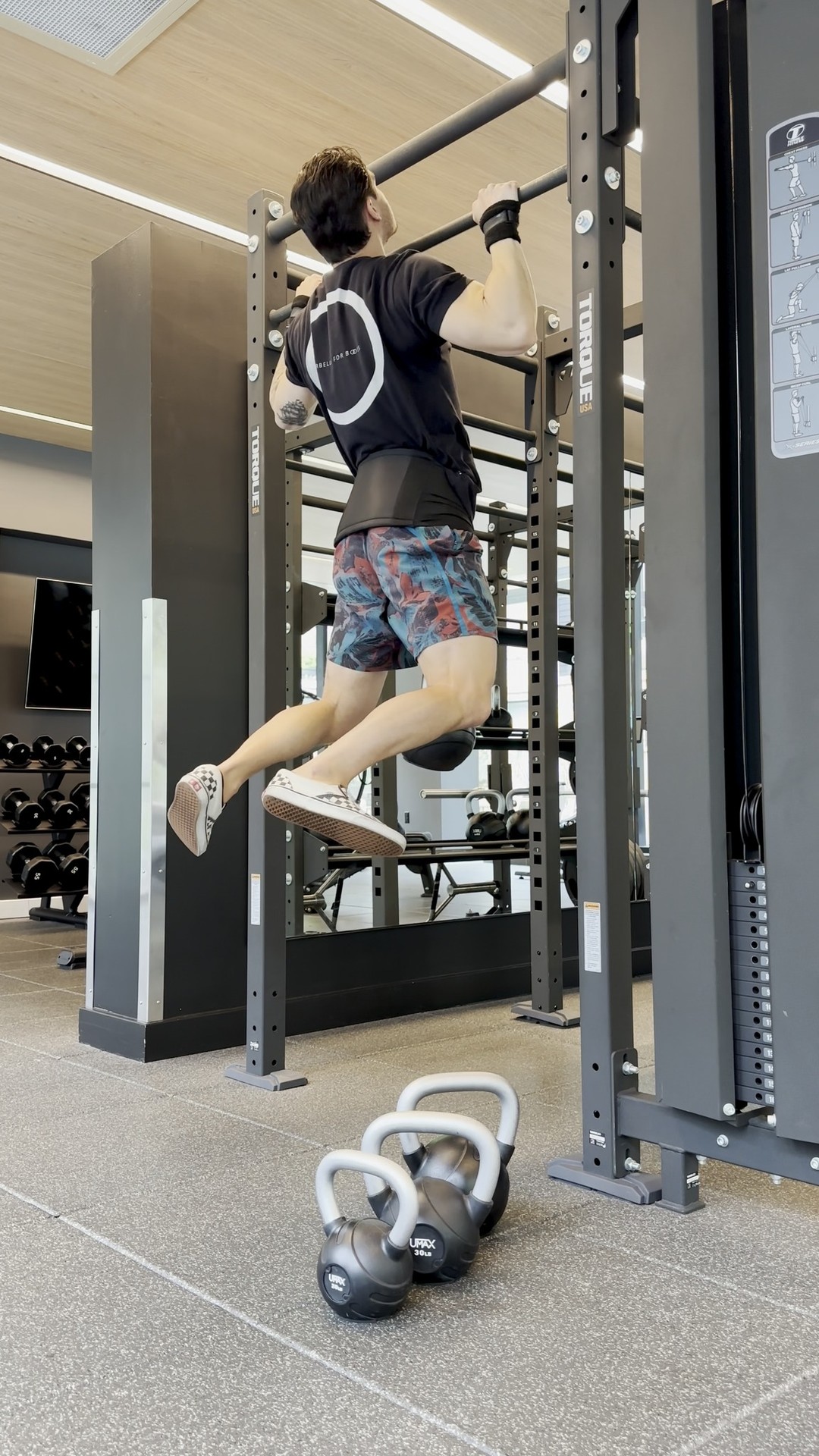 When I first started working out, I could only do 7 at bodyweight.
What's your best set of #PullUps?
#weightedpullups #personaltrainer #backdayexercises #trainandable #FitHappyConfident