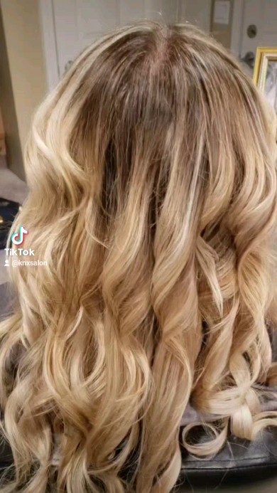 I just love doing hair extensions 😍. They're so fun.
#hairextensionsalon
#extensionist
#handtiedtweftextensions
#braidlesssewin
#justgotmyhairdid
#beyourbeautifulyou
#theknxexperience
#styledbykimnicci