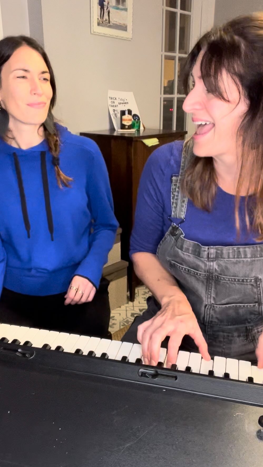 Full Moon tonight!
It’s really fun to sing songs about the moon with @m_say_what You should try it!
Here’s a new song for you to enjoy with your moon bath tonight. “There’s a Full Moon in the Sky” written by yours truly ❤️
#moon #moonlight #night #nature #luna #sky #fullmoon #space #moonlovers #louisekelly #huntersmoon #downersgroveillinois #downersgrove #musician #songwriter #originalsong #midwestwomensherbalconference #healing