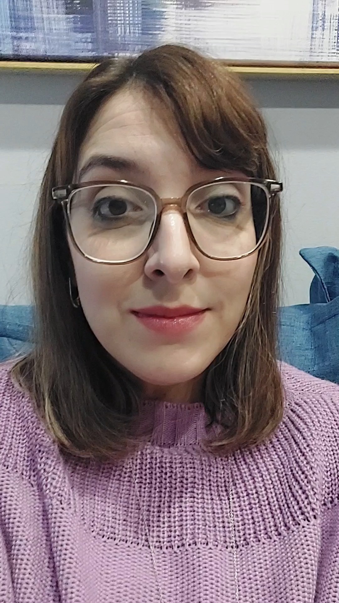 Olá, pessoal!
Inspirada no Dia Nacional de Combate ao Abuso e à Exploração Sexual de Crianças e Adolescentes, vim dar dicas de livros para psicólogos, educadores, estudantes de Psicologia, pais e familiares.
A Organização Mundial da Saúde (OMS, 2017) define sexualidade como
“uma energia que nos motiva para encontrar amor, contato, ternura e intimidade; ela integra-se no modo como sentimos, movemos, tocamos e somos tocados, é ser-se sensual e ao mesmo tempo ser-se sexual. A sexualidade influencia pensamentos, sentimentos, ações e interações e, por isso, influencia também a nossa saúde física e mental”.
Esse tema ainda é tabu, as pessoas encontram dificuldade de abordarem, por isso os livros indicados podem nos ajudar muito!
Sigam o perfil da @leilianerochapsicologa e comprem o livro dela, que é muito didático!
Vamos juntos (as) atuar contra todos os tipos de violências, para isso, o primeiro passo é a informação!🙏
Juliana B. Fitaroni
Psicóloga
CRP18/02964
#psicoterapiainfantil #psicoterapiainfantojuvenil #educacaopositiva #sexualidadehumana #livrosinfantis #dicadelivros #psicologia #terapiainfantil #prevençãoabusoinfantil #disque100