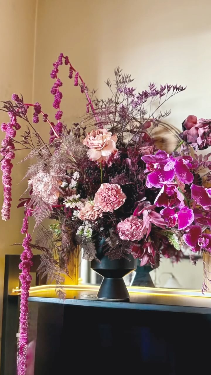 Have you ever thought of flowers as an unnecessary bougie expense, or only fitting for special occasions like weddings or funerals? Well this perspective misses the profound depth they bring to our lives.
A study by renowned researchers found that merely being in the presence of flowers can boost our mood, reduce stress, and increase feelings of happiness and compassion. Stay tuned for my upcoming blog that shares THE POWER OF FLOWERS.
💐 @flowertreasures_
.
.
.
.
.
#torontoflorist #torontoflowers #flowers #flowersgram #happiness #kindness #kindnessmatters #flowersmakemehappy #flowershop #flowerlovers #the6ix #libertyvillage #torontolife #torontoevents #flowerbouquet #bougie #toronto #wellness