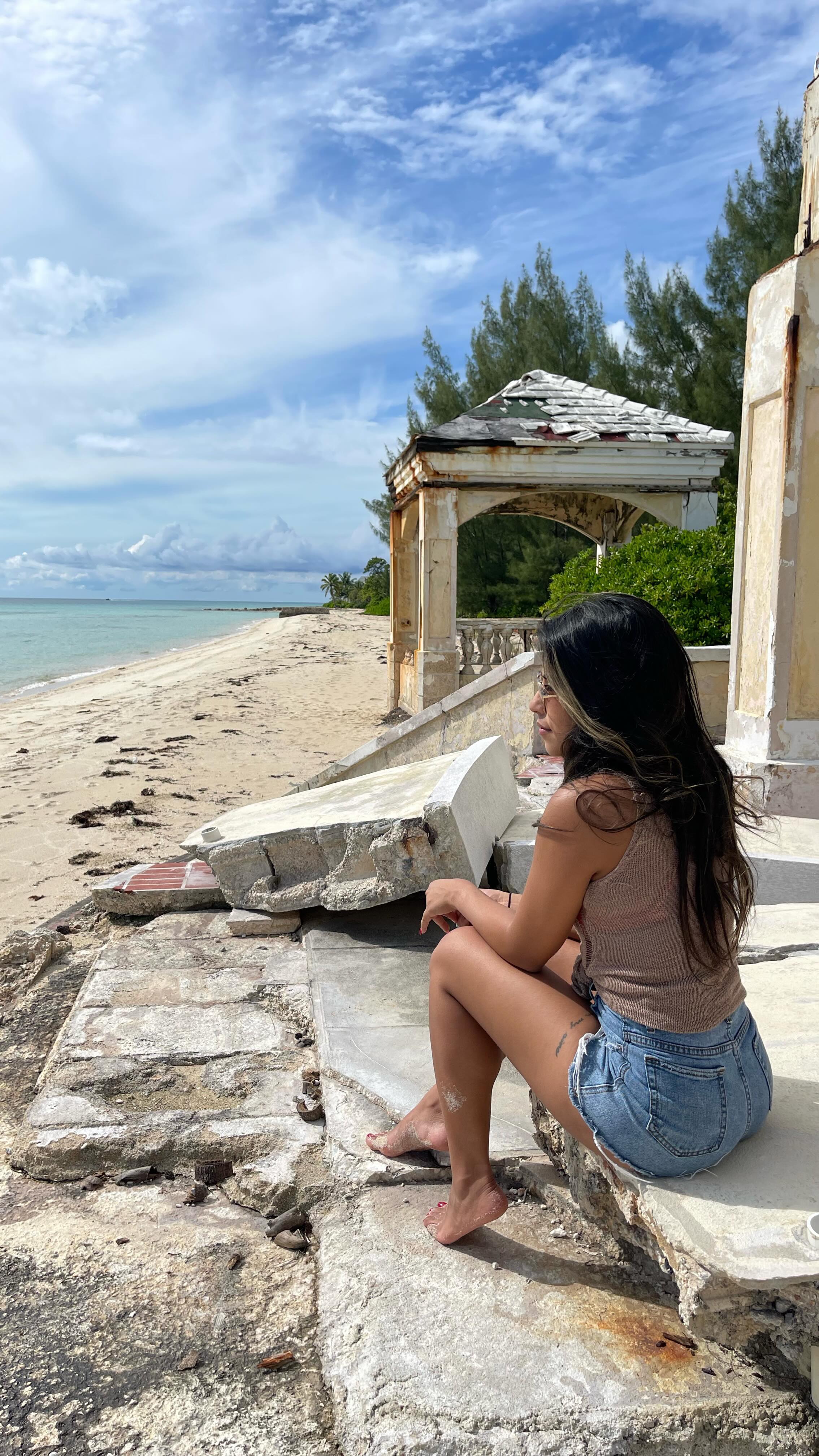If you were to ask me what my favorite place on Earth is, I’ll forever say The Bahamas 🇧🇸 so much to do and see, to think I’ve been over 20x times and each time I have an out of this world experience, there are over 700 islands & cays to explore!! Contact me, I’ll help you plan the most amazing vacation in the Bliss of Bahama Blues. #bahamas