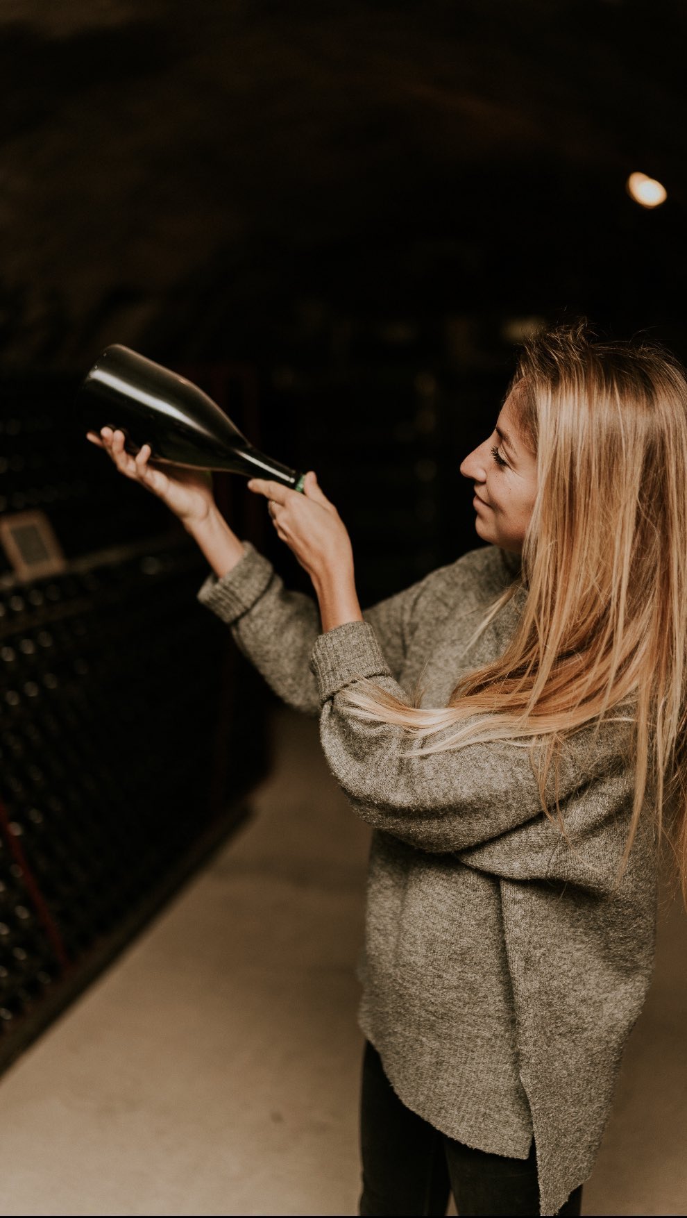 Mais qu’est ce qu’on fabrique ? 🍾
What are we doing ?
À vos commentaires !
Any guess ?
#champagne #magnum #gobigorgohome #wine #winery #winemaking #winemaker #villersmarmery #1ercru #chardonnayallday #chardonnay #montagnedereims #spring #fatheranddaughter
