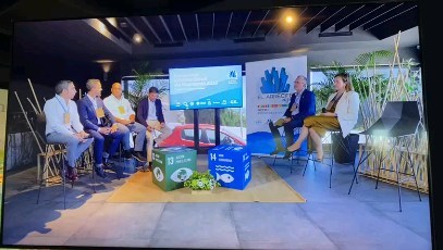 Concluido el Fórum Internacional de Economía Azul.
Tras dos interesantísimos y provechosos días de Economía Azul, en #escaramujowines salimos de nuevo esta semana con las pilas a tope, muchos nuevos contactos y amigos, y sobre todo con la sensación de estar haciendo muy bien las cosas!
Muchísimas gracias a todos los asistentes, participantes, compañeros ponentes y organismos públicos implicados por vuestro interés en nuestro proyecto y vuestro apoyo para proseguir en un camino hacia el éxito.
Agradecer sobre todo a FAMM Fundación Aula del Mar Mediterráneo y Diputación de Málaga por haber mostrado su interés en nuestro Proyecto y habernos dado no sólo cabida en un evento tan importante como éste, sino por invitarnos como ponentes a una mesa de Buenas Prácticas y Experiencias de Éxito en el marco de la Sostenibilidad y Economía Azul.
Ha sido un auténtico placer y orgullo haber presentado y explicado nuestro proyecto de Guarda Submarina de Vinos, al lado de ponentes compañeros tan interesantes e importantes en todos los sectores, desde Ministerio de Medio Ambiente, doctores Universitarios, a empresas de la talla de L'Oréal, ISDIN, MSC Cruceros, CaixaBank, Hidralia, Chef Estrella Verde Michelín de Restaurante Sollo, y otros compañeros emprendedores ejemplo de una interacción económica sostenible de sus proyectos con el medio marino al que tanto debemos mirar y cuidar.