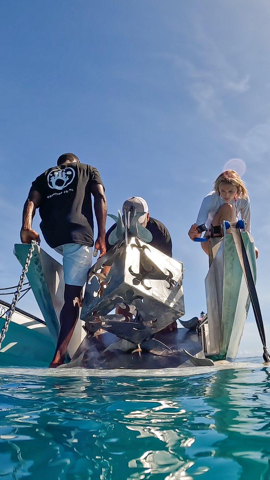 This is how we finalized the fish houses on-site at @vomoislandfiji. Our lead fabricator, Felix Navarrete secured the artistic boxes to their bases, before we loaded them on the boat and dropped them to join the rest of the pieces underwater.
Team & 🎥: Felix Navarrete, Jolyon Collier, Gaia Hinds, Brooke True