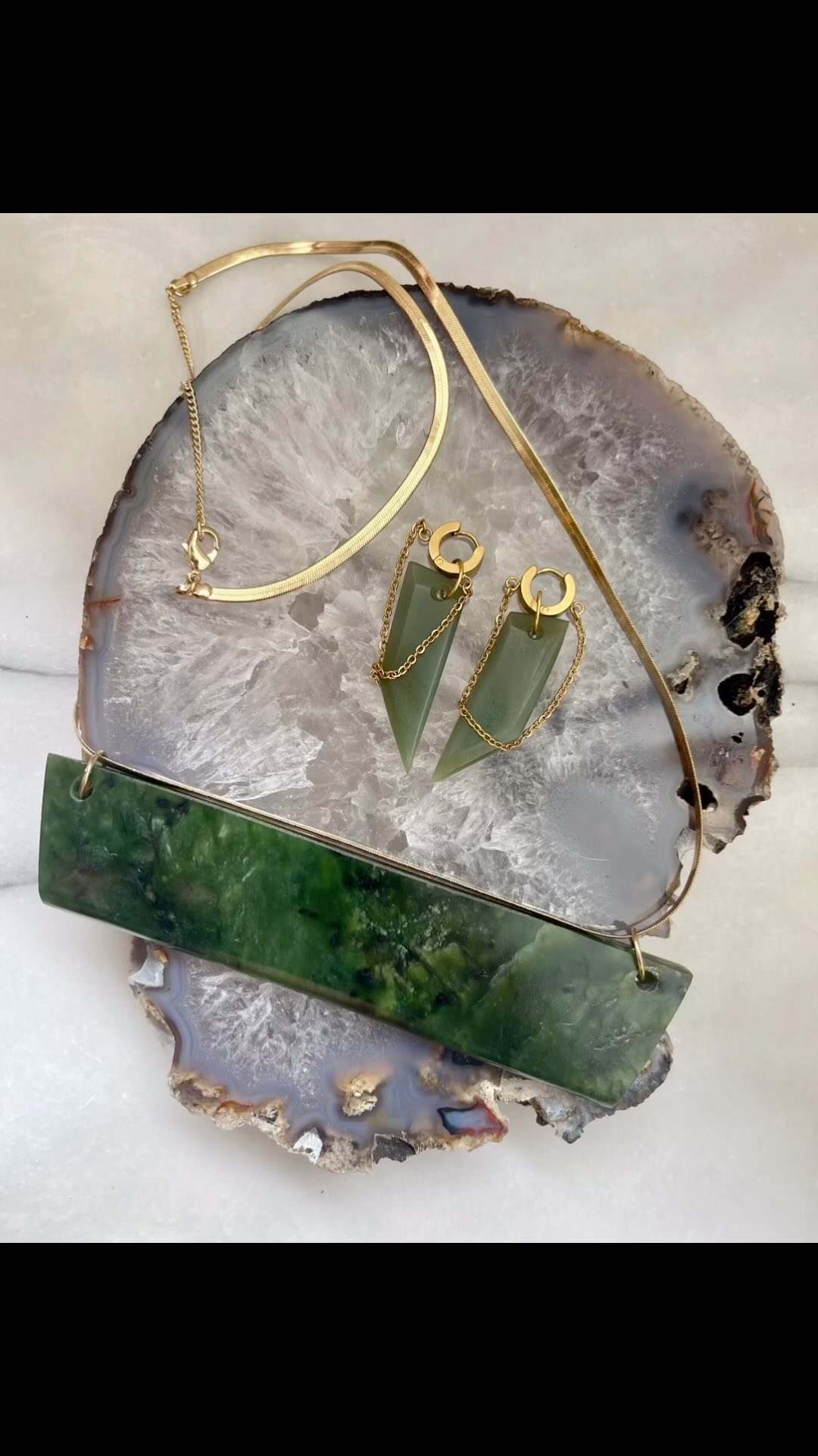 M A H I T O I #ART #studiolife #workshop #carvings #jewellerydesign #gold #sterlingsilver #stone #pounamu #rhodonite #kyanite #chrysoprase #garnet #chains #greenstone #pakohe #argilite #taonga #māoriartist #resin #drawings #watercolour #photography #mahi #rockhunting #nelson #nz