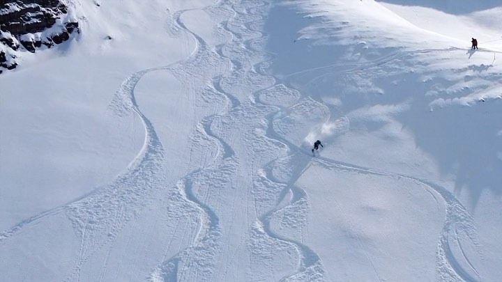 Vad är dina vinterdrömmar? ❄️💭
🤍 I januari kickar vi igång vintersäsongen med full sving och arrangerar toppturskurser, guidade toppturer i Åre och en skidresa till Georgien 1-9 februari (i samarbete med @apollosports). 🤍
Varmt välkommen till en ny vintersäsong! 🙌💫