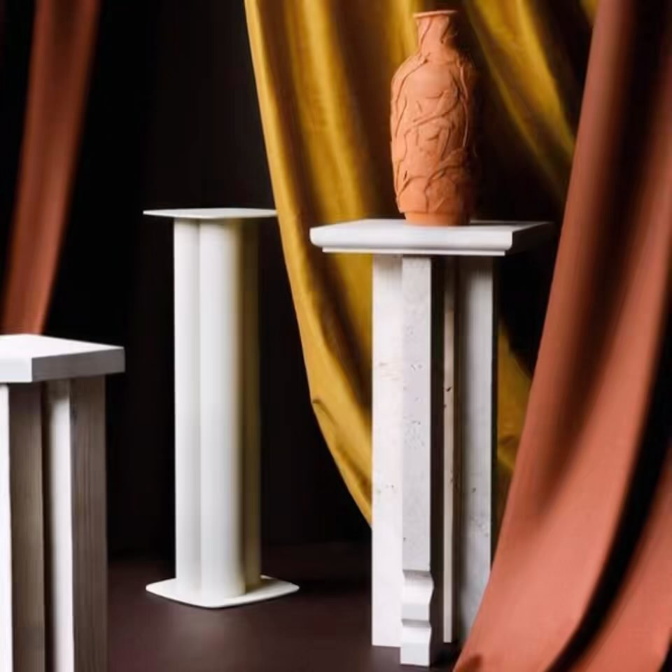 Merci @elledecorationfr d’avoir mis sur un tel piédestal dans ce numéro Collector, la colonne Church, une création de Laurence du Tilly dont le design s’inspire de l’architecture des lieux sacrés. Ici, la colonne Church est thermo-laquée en blanc perlé / RAL 1013 mais peut être déclinée dans près de deux cents teintes du nuancier RAL. Disponible en trois hauteurs, cette stèle tripode esquisse la signature de sa prochaine collection « Church » que nous ne manquerons pas de vous dévoiler cette semaine.
Merci 🤩
Photos @pauline_chardin
Scénographie @lisa_sicignano
@oceanealgaron
@clemence.leboulanger
@laurencedutilly
#agencerp
#color #couleur #colonne #stèle
#creation
#decoaddict
#decoration
#design
#frenchdesigner
#furniture
#homedecor
#inspiration
#instadeco
#interiordesign
#madeinfrance
#metal
#mobilier
#outdoor
#pressrelation
#savoirfaire
#tendancedeco
#art #sacré #church #spirit
#vkbpr