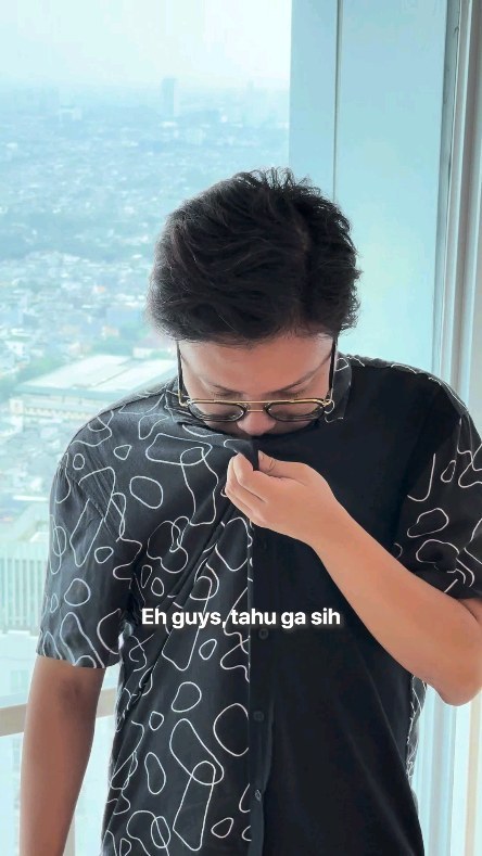 Parfum memang bisa bikin wangi dan meningkatkan percaya diri, tapi kamu harus tahu kalau parfum mengandung bahan kimia berbahaya bagi lingkungan! 😱
Tenang saja kalian bisa menggunakan jenis parfum ramah lingkungan seperti di dalam video ini dan menyemprotnya dengan benar supaya lebih awet! 🤗🌏✨
-
-
-
#cintabumi #cintabumiproject #emisikarbon #littlethingsmatter #zerowaste #bumihijau #sustainablelifestyle #sustainableliving #environment #ramahlingkungan