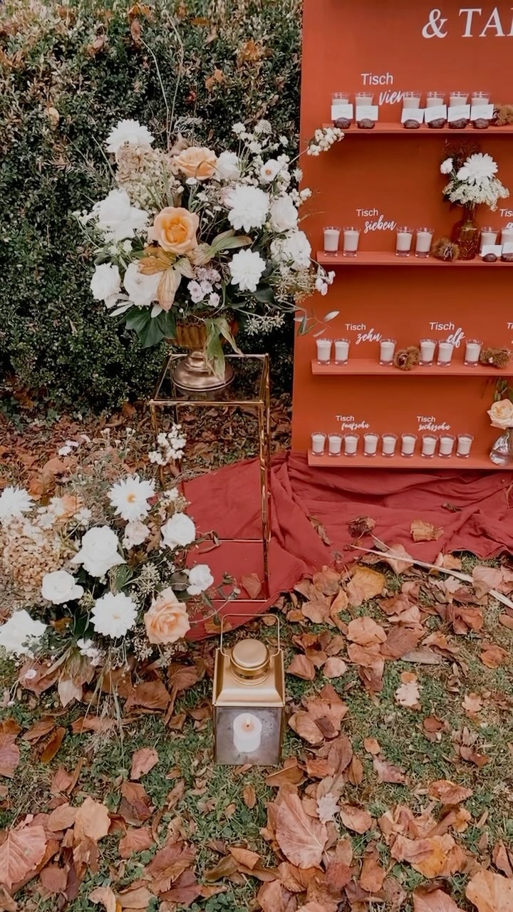 AUTUMN Wedding Vibes 🍂✨
So magisch & traumhaft schön mit diesem Ausblick und den Herbstfarben. 🧡 Was meint ihr?
Mit Deko Produkten aus dem Verleih:
✨ „Take a Shot & Take a Seat“ Aufsteller
✨ Trausetting
✨ Tischdekoration
#autmunwedding #weddinginspiration #dekoverleih #weddingdeko #herbstfarben #heirateninösterreich #mountainwedding
Dekoration & Event Design @wild.knots.art
Planung @artofweddings.cp
Location @spitzvilla
Fotograf @philippsch_photography
Papeterie @herzundcovienna
Floristik @blumen_lehner_wels