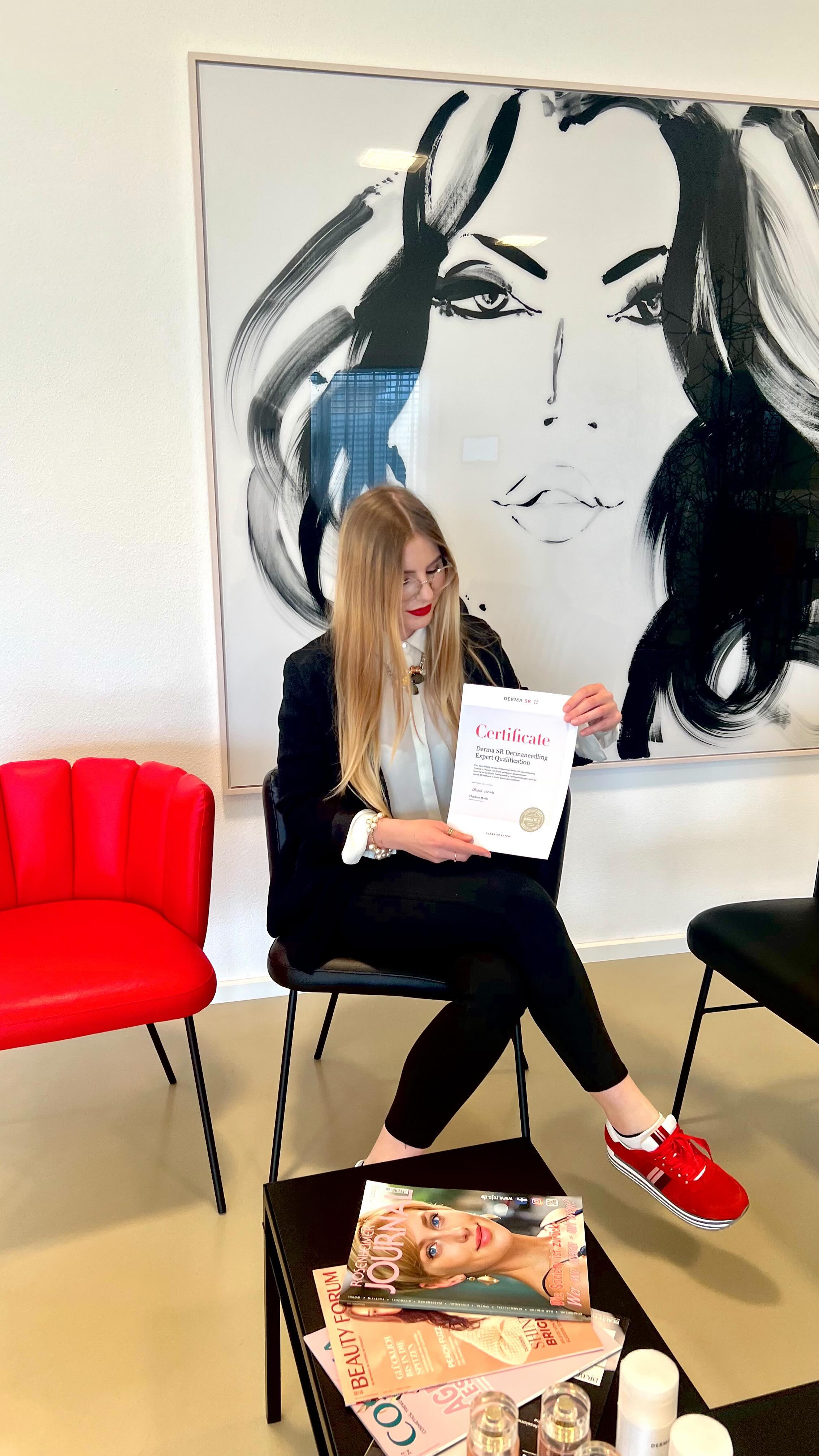 Dankbar für ein paar lehrreiche, informative und interessante Fortbildungstage rund um das Thema Dermaneedling sowie der Cosmeceuticals Produktlinie Derma SR. 🫶🏼 #swisscolor #dermaneedling #microneedling #dermasr #education #educationmatters #lovewhatyoudo #loveyourself