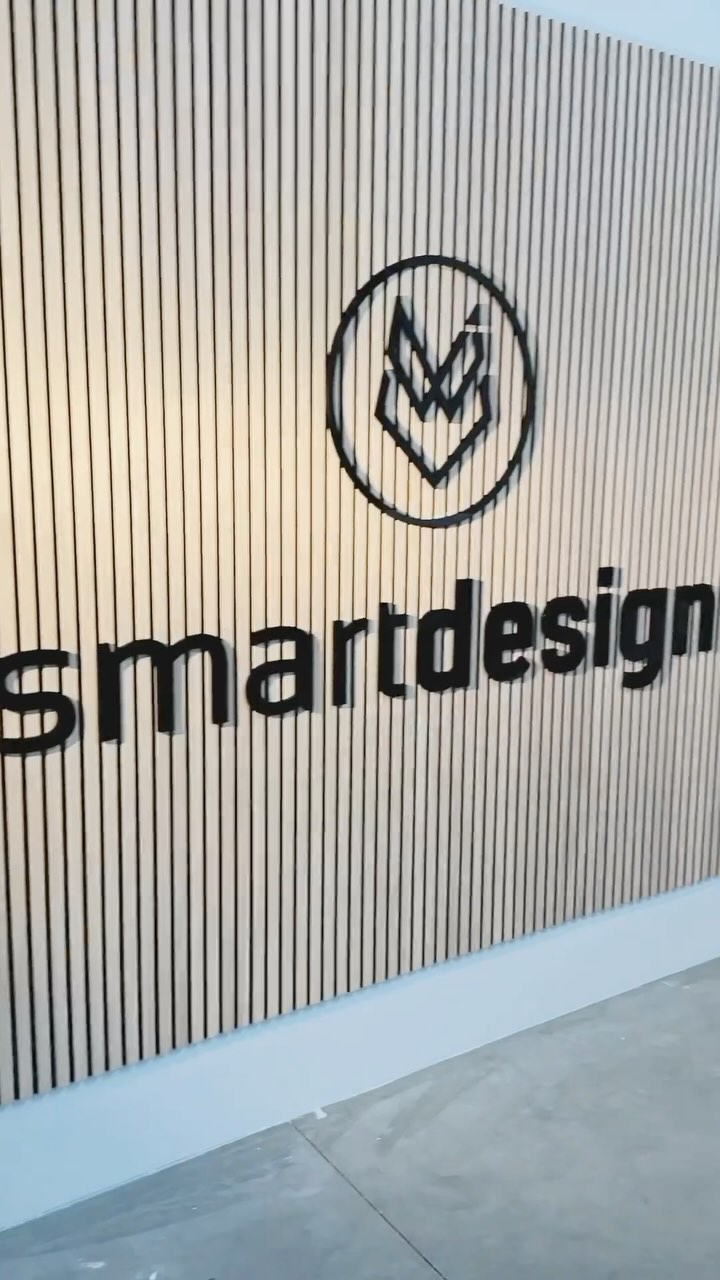 Herzlich willkommen bei uns! Als Experten für Mediendesign und Folientechnik freuen wir uns darauf, deine Projekte zu verwirklichen. Lass dich von unserer Leidenschaft und unserem Können überzeugen und entdecke neue Möglichkeiten für deine Ideen! #Willkommen #badoeynhausen #carwrapping #fahrzeugvollfolierung #lackschutz #grafikdesign #fahrzeugbeschriftung