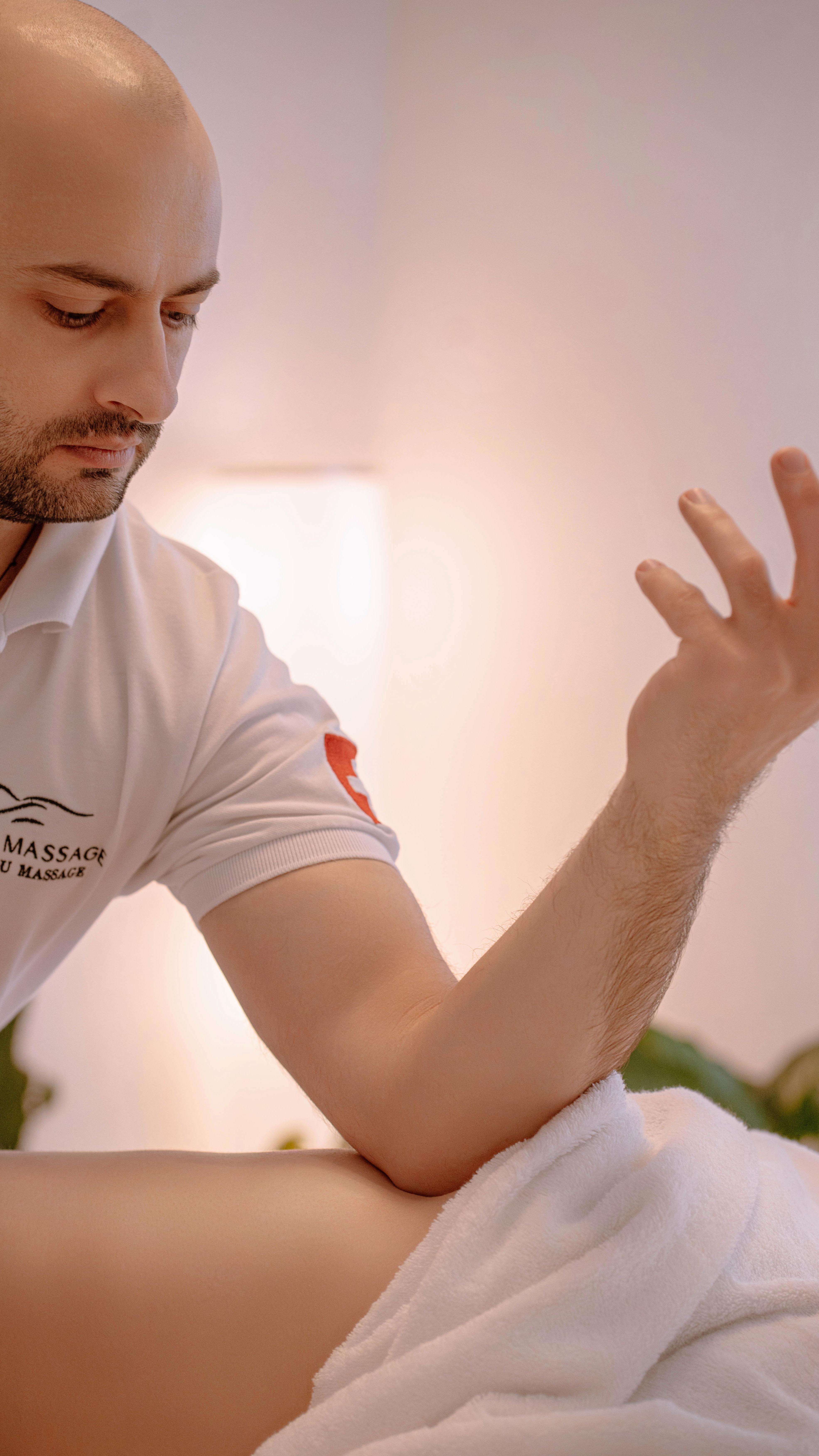 Le secret de la productivité réside dans la capacité à prendre soin de ses ressources ✨
Si votre corps et votre esprit recherchent une pause, accordez-vous une détente complète grâce à un massage ! Approche individuelle, satisfaction maximale de vos besoins, ambiance agréable, atmosphère chaleureuse et le désir de revenir encore et encore ! Plongez dans le monde de la détente et de l’harmonie !
📩 Pour prendre rendez-vous, envoyez un message direct
#massage #massagem #massageworldcup #massagetherapistproblems #relax #review #fribourg #fribourgeois