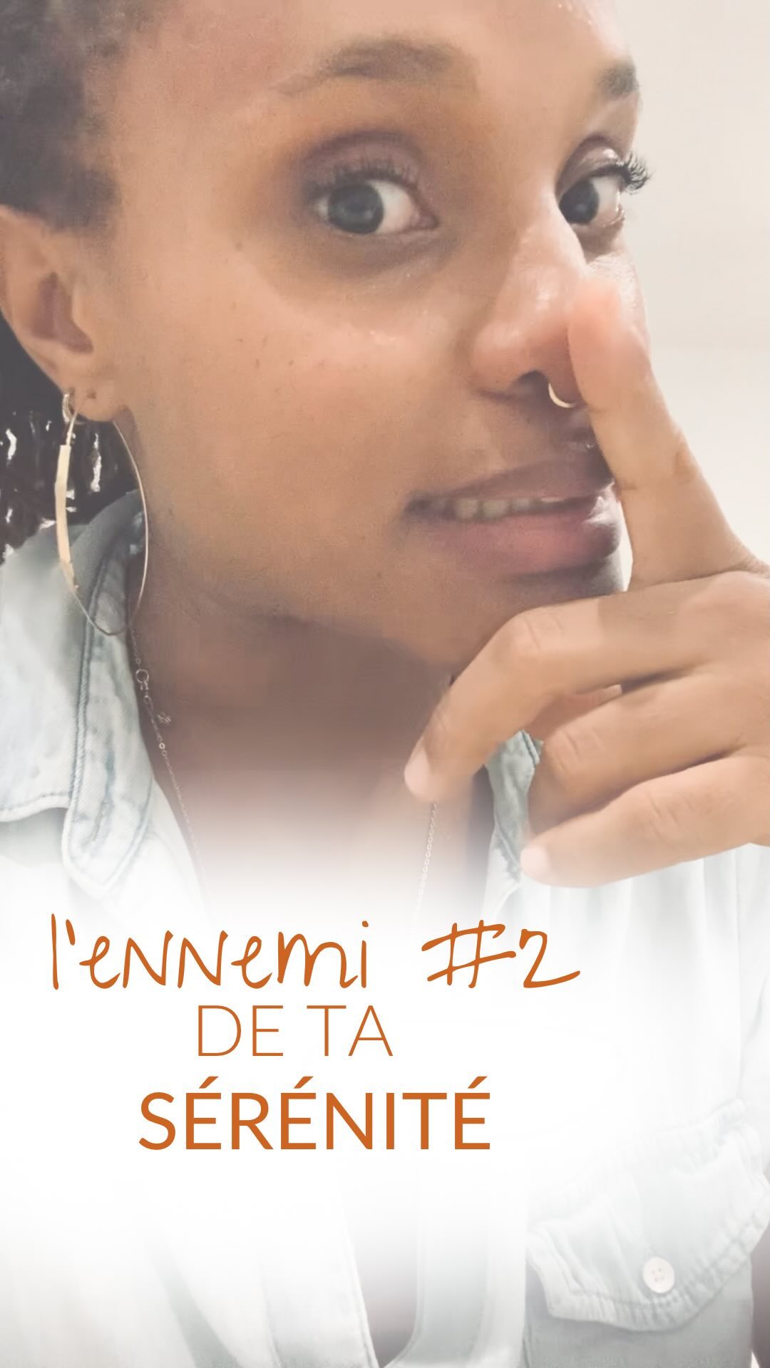 Critiquer… Pourquoi c’est si mauvais ?
__
Abonne toi à @sarah_te_coach pour (ré)intégrer dès aujourd’hui la sérénité dans ton quotidien 😉
__
D’abord parce que en général on critique parce que ça nous fait nous sentir supérieure, c’est une forme de comparaison dans laquelle on est (ou on pense être 🙄) “la meilleure”
Et qu’est-ce qu’on a dit sur la comparaison ? 👉🏽 va voir mon réel sur l’ennemi #1 de ta sérénité
Intéresse-toi au lieu de critiquer
*
Tu sais, la partie critique de ton cerveau, c’est comme un muscle, plus tu l’utilises, plus tu la renforces 😅
Le soucis c’est que le cerveau ne fait pas la différence entre critiquer l’autre et te critiquer toi-même… plus tu critiques les autres, plus tu entraînes ton critique intérieur.
D’ailleurs souvent, ce que tu critiques chez les autres fait écho aux choses que tu n’aimes pas chez toi. Donc demande toi plutôt pourquoi tu critiques ça ?
*
Et puis, critiquer c’est maintenir ton attention sur le négatif. Là encore, c’est comme un muscle… Et si tu choisissais plutôt de te concentrer sur les personnes dont tu partages les valeurs, les choix, les opinions…? Et hop 🥰 tout de suite plus positif !
Dernière chose 😉 t’as remarqué comme quand tu passes ton temps à critiquer, t’as aussi la sensation qu’on te critique tout le temps ?! 🤷🏽♀️ pas génial ! Si tu le fais de moins en moins, tu vas aussi te débarrasser de cette sensation d’être constamment jugée…#effetmirroir
*
Et au cas où t’avais un doute, évidemment que ça m’arrive parfois à moi aussi, je vais pas te mentir… I’m human !
Mais je continue à faire l’effort, je garde ces 3 points en tête et ma vie n’en est que plus douce 🥰
.
.
#vivreheureuse #femmeheureuse #femmeepanouie #mamanepanouie #mamansereine #equilibredevie #vivremesreves #epanouissementfeminin #viedefemme #uneviemeilleure #unquotidienplusdoux #unquotidienplusserein #bienetreinterieur #transformetonquotidien #changermavie #coachepanouissement #coachequilibre #coachserenite #coachpourfemmes #equilibreproperso