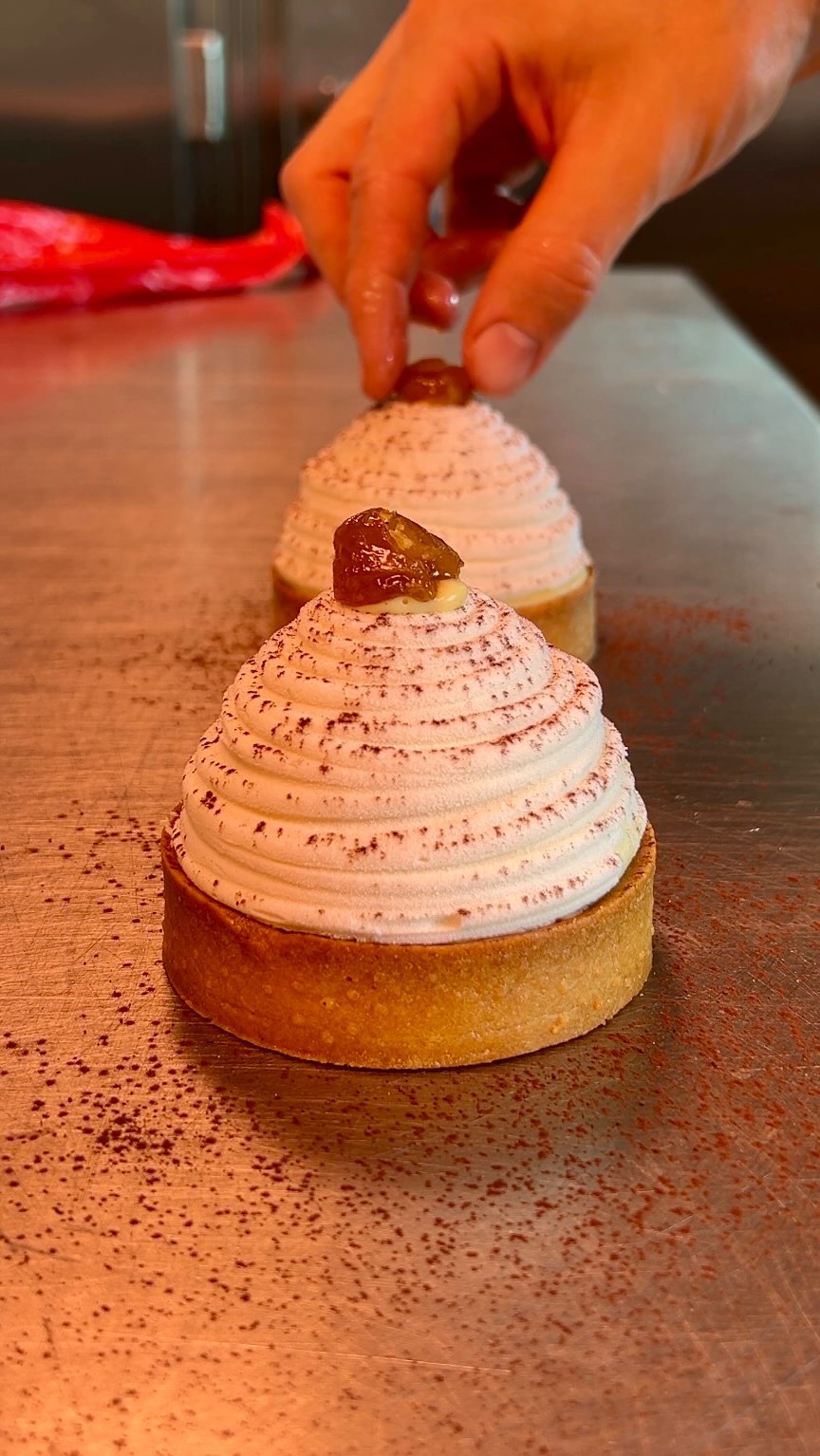 La nostra Monoporzione Mont Blanc 🏔️
La trovate tutti i giorni nel nostro banco di pasticceria 🧁
Vi aspettiamo per assaggiarla !!
.
.
.
.
#bacilieri #pasticceriabacilieri #pasticceriaartigianale #montblanc #panna #marroni🌰