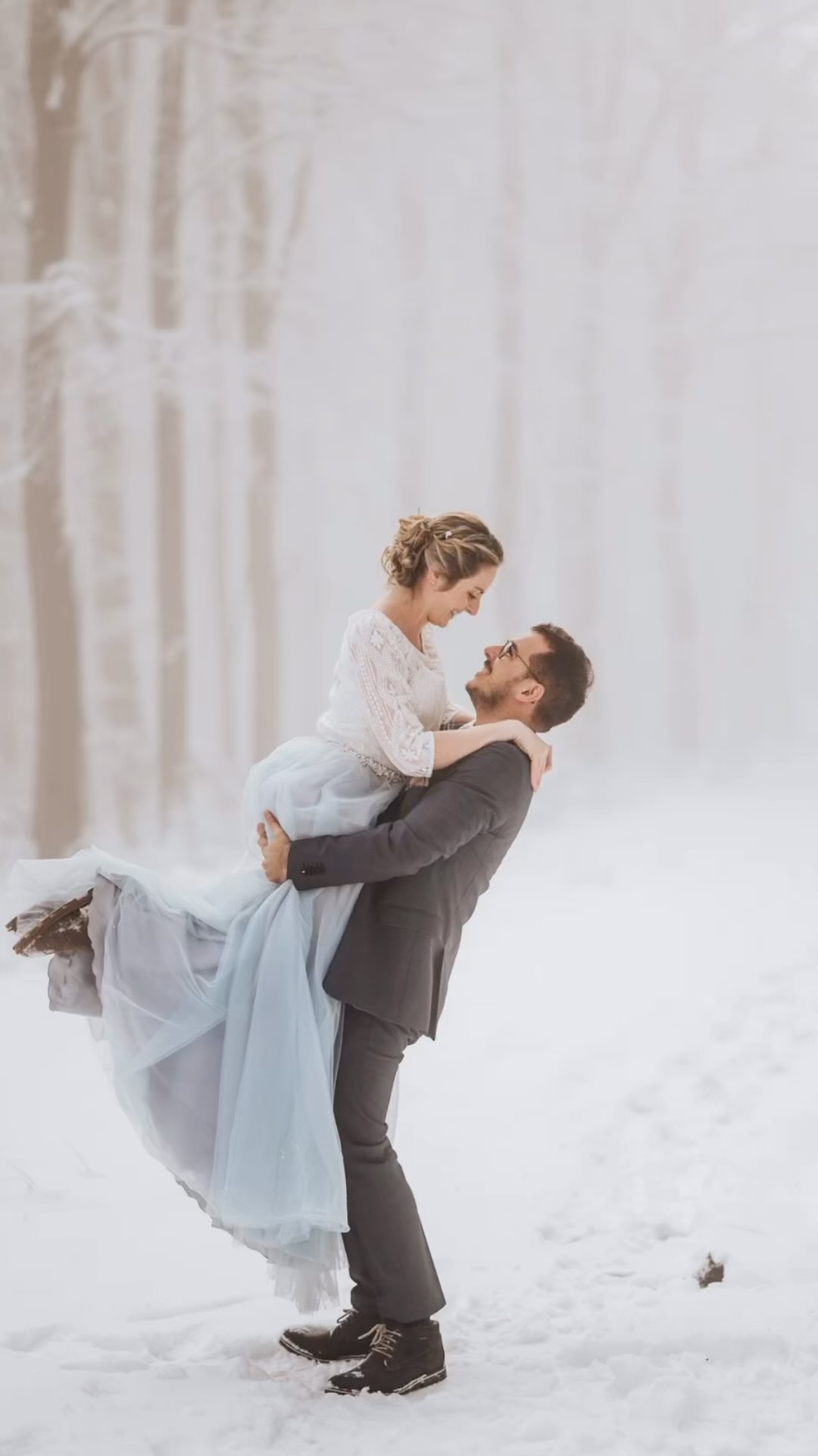 #winterhochzeit #heiratenimschnee #snowwedding
#brautstylingwinter #brautstylingsaarland #brautstylingluxemburg #brautstylingschlossföhren
#brautstylingschloss #vintagebrautstyle #bohobrautstyling #mobilesbrautstylingtrier