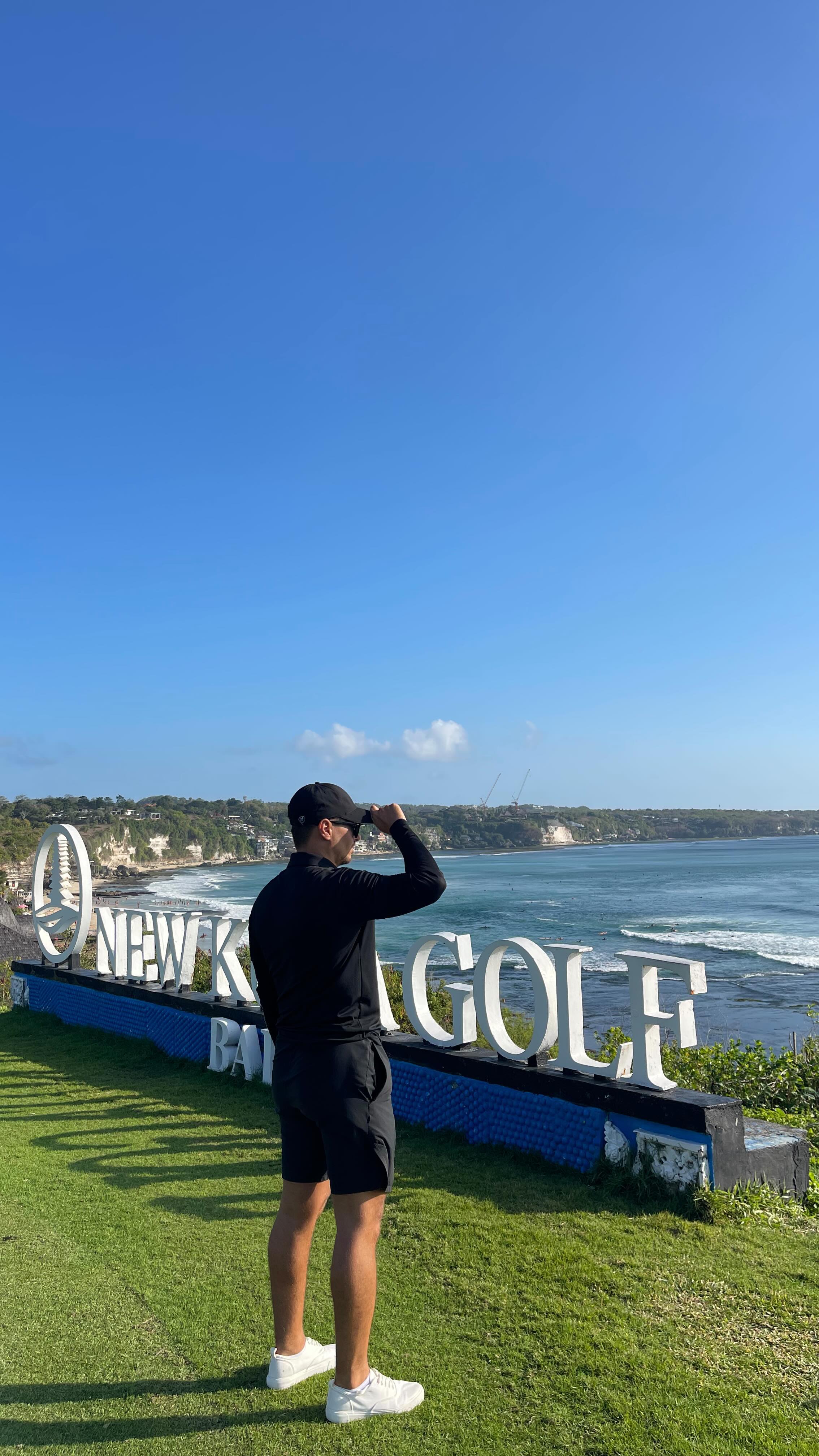 @newkutagolf has beautiful holes overlooking the ocean ⛳️🌊
#newkutagolf #golf #bali #oceanview #golflife #balilife #golfstagram