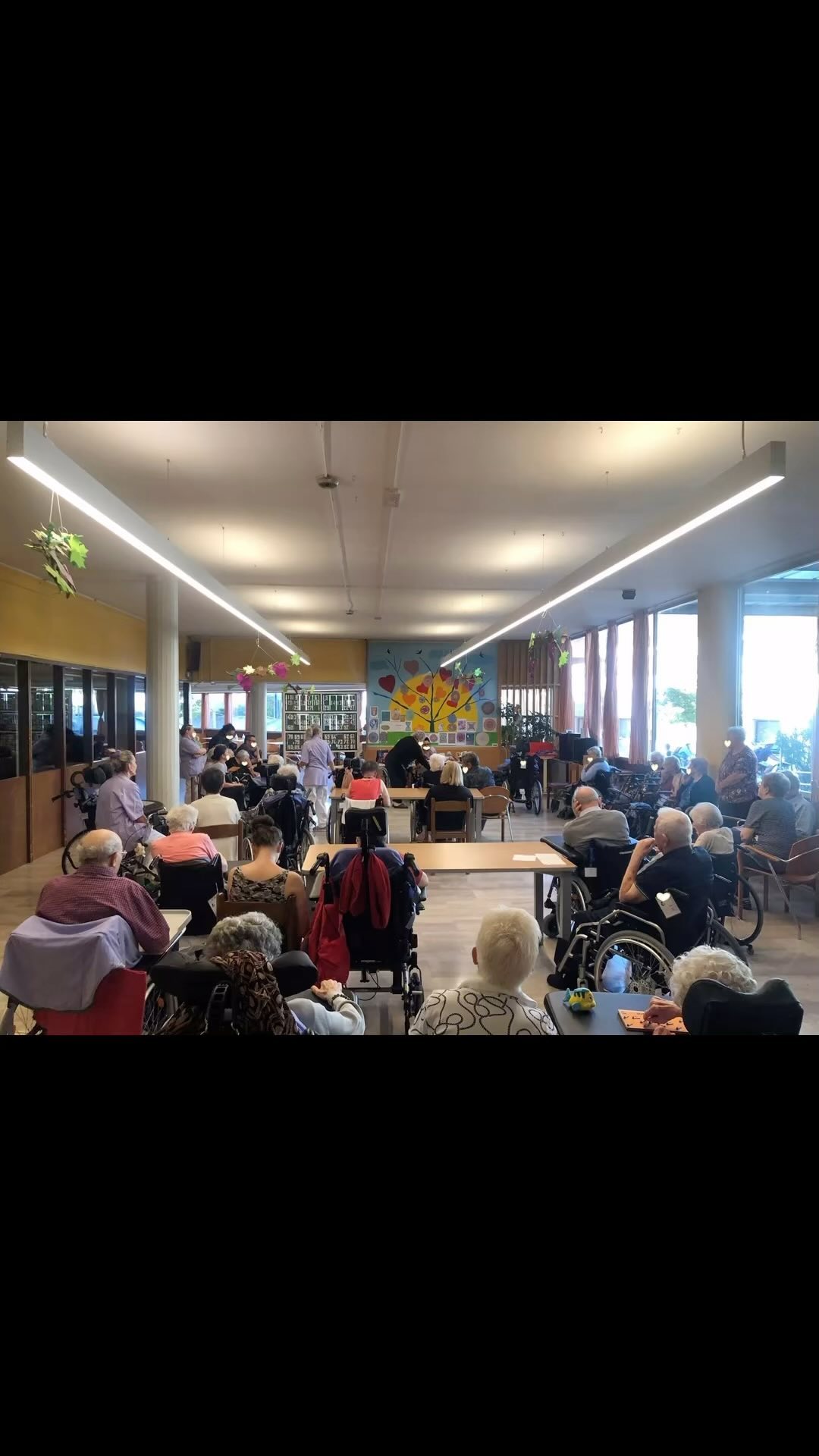 Condividiamo con voi un momento di gioia pura: i bijoux rimasti dopo lo Swap Party che tanti di voi ci avete portato, hanno trovato nuova casa alla APSP Clementino Vannetti e sono stati messi in palio nella tombola che ha reso felici tante ospiti 💗
Grazie a Paola per averci suggerito questa iniziativa e grazie a tutti coloro che ci hanno portato i bijoux!
@rigenera_rovereto
@comunerovereto