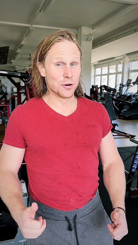 Dä Donschtig 28.03.24 @lifefitness24.ch in Horw 🎶🏋
Abem 19.00 Uhr gahts los🥳
Chemed verbih, Itritt isch gratis 😁💥
@ivan.bucher
@thea.bucher
#rockingthegym
#hitthegym
#evergreens
#acoustic
#vocalsandguitar
#dontskiplegday