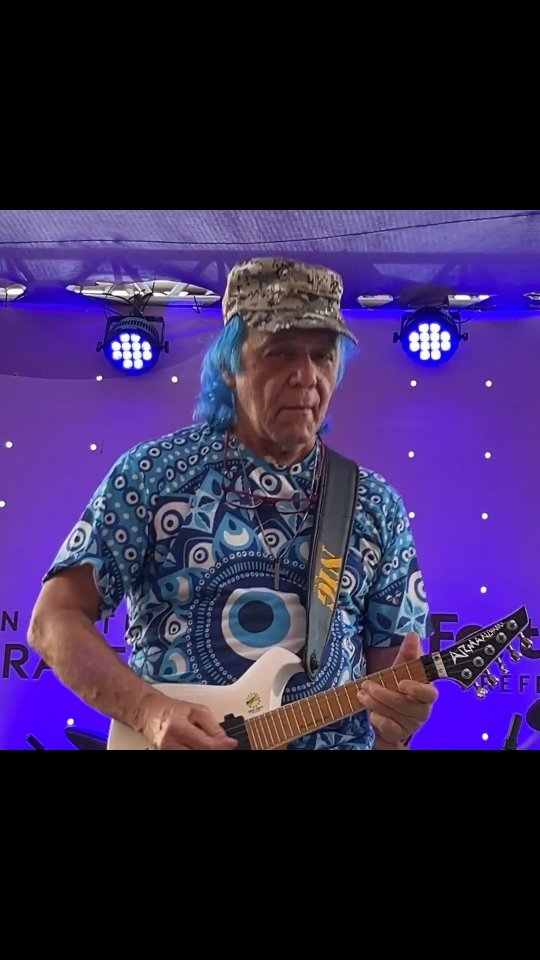 Mestre @armandinhomacedo no anfiteatro Beira Mar em Fortaleza fazendo a guitarra baiana falar alto! 🎸🎶🔥
#armandinhomacedo #guitarrabaiana #nigmusic #nigstrings