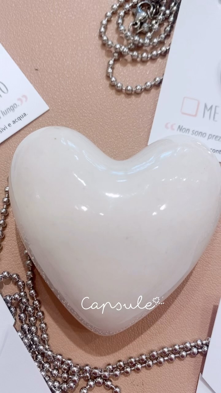 Uno dei nostri pacchi in partenza💌
.
.
Oggi raggiungeremo 4 super amiche e regaleremo loro una bella emozione!
.
.
Grazie a Giusi aver scelto Capsule💌🚚📦
#capsulerovereto #piccoleemozioniquotidiane #spedizione#shoponline #amiche#bijoux #love