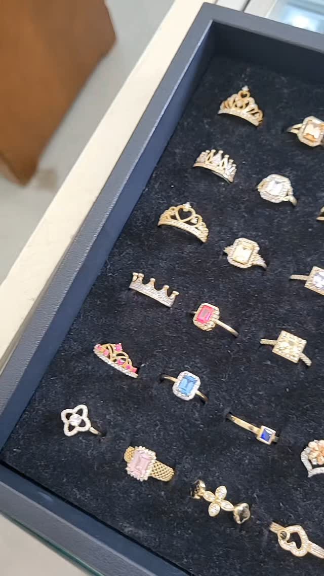 Abiertos todos los fines de semana en el Latino Mall. Con reparaciones en el momento