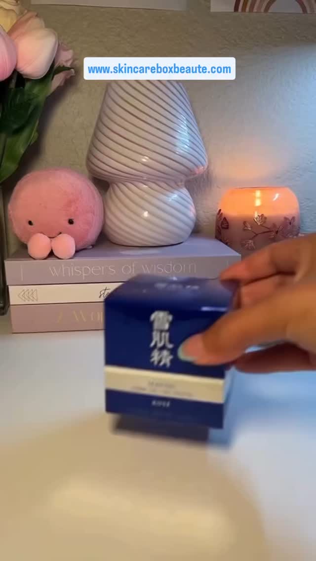 ✨ SEKKISEI Herbal Gel — the secret to radiant, deeply hydrated skin from Japan.
This multifunctional gel-cream formula deeply moisturizes, nourishes, and evens out skin tone, leaving a fresh and lightweight finish. With a 70% water-based texture and a blend of botanical extracts, it absorbs instantly and leaves your skin smooth, firm, and glowing.
💙 Lightweight texture
🌿 Natural herbal ingredients
🎯 Fights dullness, dryness, and uneven skin tone
The SEKKISEI brand by KOSE has been a symbol of purity, natural beauty, and gentle care for over 35 years. Herbal Gel is the perfect choice for your daily skincare ritual, especially in warmer seasons.
📦 Discover SEKKISEI Herbal Gel in our online store:
👉 www.skincareboxbeaute.com
#SEKKISEI #HerbalGel #JBeauty #SkincareBoxBeaute #JapaneseSkincare #GlowFromWithin #AntiAgingSolutions