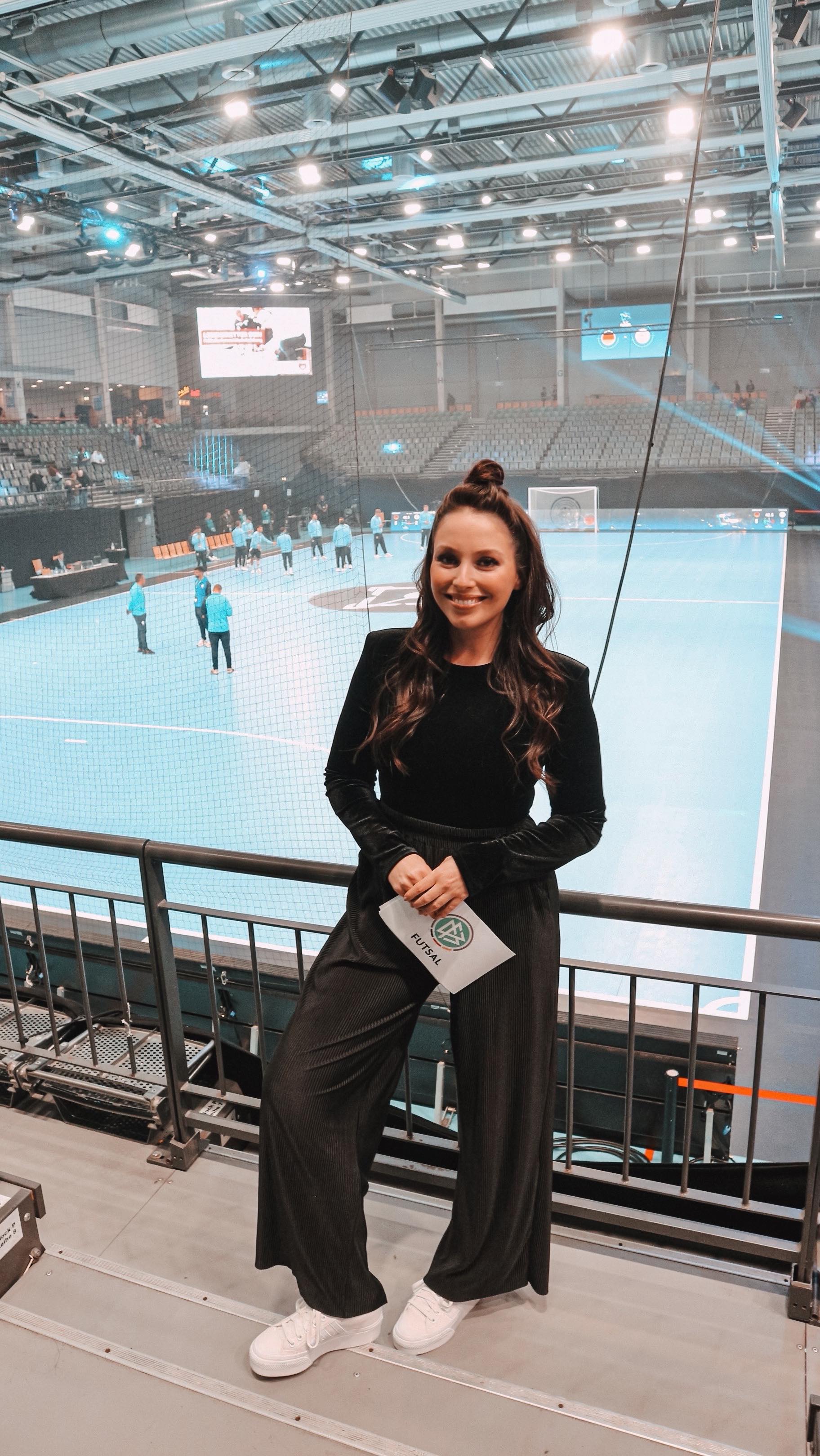 HNY, auch noch mal hier! ✌️Rein geht’s ins erste Arbeitswochenende des Jahres! 🚀 Kaum zu glauben, dass das neue Jahr schon 11 Tage alt ist, oder? Wie seid ihr so reingestartet? ☺️✨
📸 tb to @dfb.futsal