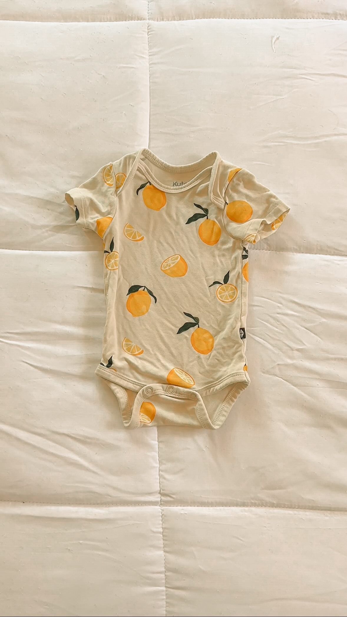 A @kytebaby lemon bodysuit for my little lemon baby 🍋
#Newborn #NewbornBaby #Preemie #PreemieBaby #NewBaby #36Weeks #LateTermPreemie #KyteBaby #KyteBabyInfluencer #BambooBabyClothes #Bamboo #Lemon