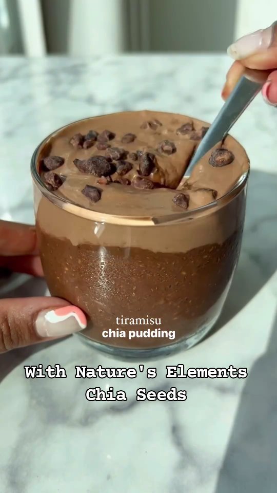 Tiramisu chia pudding! 🍫 This Nature's Elements chia pudding is ultra creamy, packed with rich coffee flavours and basically tastes like dessert for breakfast 😍 catch the full recipe below! ⬇️
Ingredients:
1/4c Nature's Elements Raw Chia Seeds
3/4c almond milk / Whole Milk
1/4c cold coffee
2 medjool dates
1 tbsp cacao powder
Pinch salt
Ganache:
1/4c greek yogurt
1tbsp cocoa powder
1tbsp almond milk
Cacao nibs (optional for topping)
Method:
1)blend all ingredients until almost smooth, scraping down sides as needed
2)divide between 2 jars, seal and set in the fridge 2hrs-overnight to thicken
3)when ready to eat, combine topping ingredients and spoon overtop. Top with cacao nibs and devour!
*makes one large jar or two small
Buy your Chia Seeds at - www.natureselements.in or click the link in bio
#natureselements #chiapudding #chiaseeds #healthybreakfast #breakfastrecipes #breakfastideas #chiapuddingrecipe #breakfastbowl #healthybreakfastideas #veganbreakfast #glutenfree #glutenfreerecipes #glutenfreevegan #todayfood #inmybowl
Reposted from @wakeupandkale