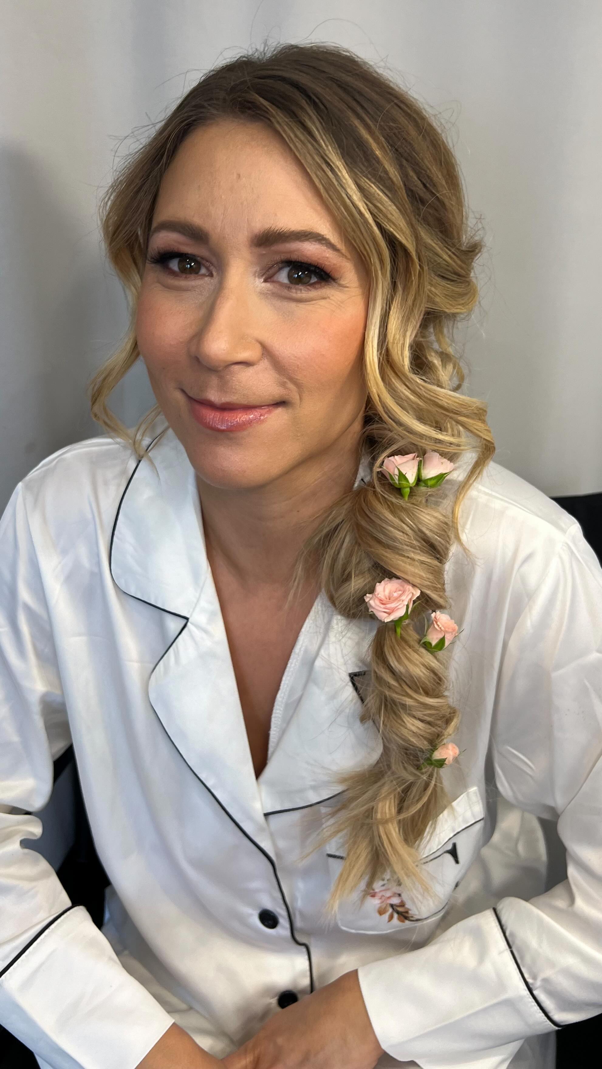 ๐คBeautiful Charlotte who got married on Saturday, I cannot wait to see the official photos by @kayleighyoungphotography ๐ค
๐ ๐๐ซ๐๐๐ญ๐๐ ๐๐ฅ๐๐ฐ๐ฅ๐๐ฌ๐ฌ ๐ง๐๐ญ๐ฎ๐ซ๐๐ฅ ๐ ๐ฅ๐๐ฆ ๐ฆ๐๐ค๐๐ฎ๐ฉ ๐ฎ๐ฌ๐ข๐ง๐ :
โจCharlotte Tilbury Beautiful Skin Foundation and Super Cindy Lipstick
โจPlouise Wedding XL palette for eyes that shimmer
โจArdell Wispies
๐Rodial Banana Powder
๐NARS liquid orgasm blush
๐คMade by Mitchell Blursh palette and Shady Business for contour
โจBobbi Brown โAfterglowโ highlighter with Daniel Sandlerโs Eye Delight in Ice in the inner corners of eyes
๐ชUrban Decay Brow Blade in Natural Mama with clear brow gel
Makeup by me @brides_by_nikki
Hair by @hairbysarahtgwinchester
#bridalmakeup #dorsetbride #dorsetmakeupartist #hampshiremakeupartist #bridalmakeupartist #brides_by_nikki #dorsetbridalmakeup