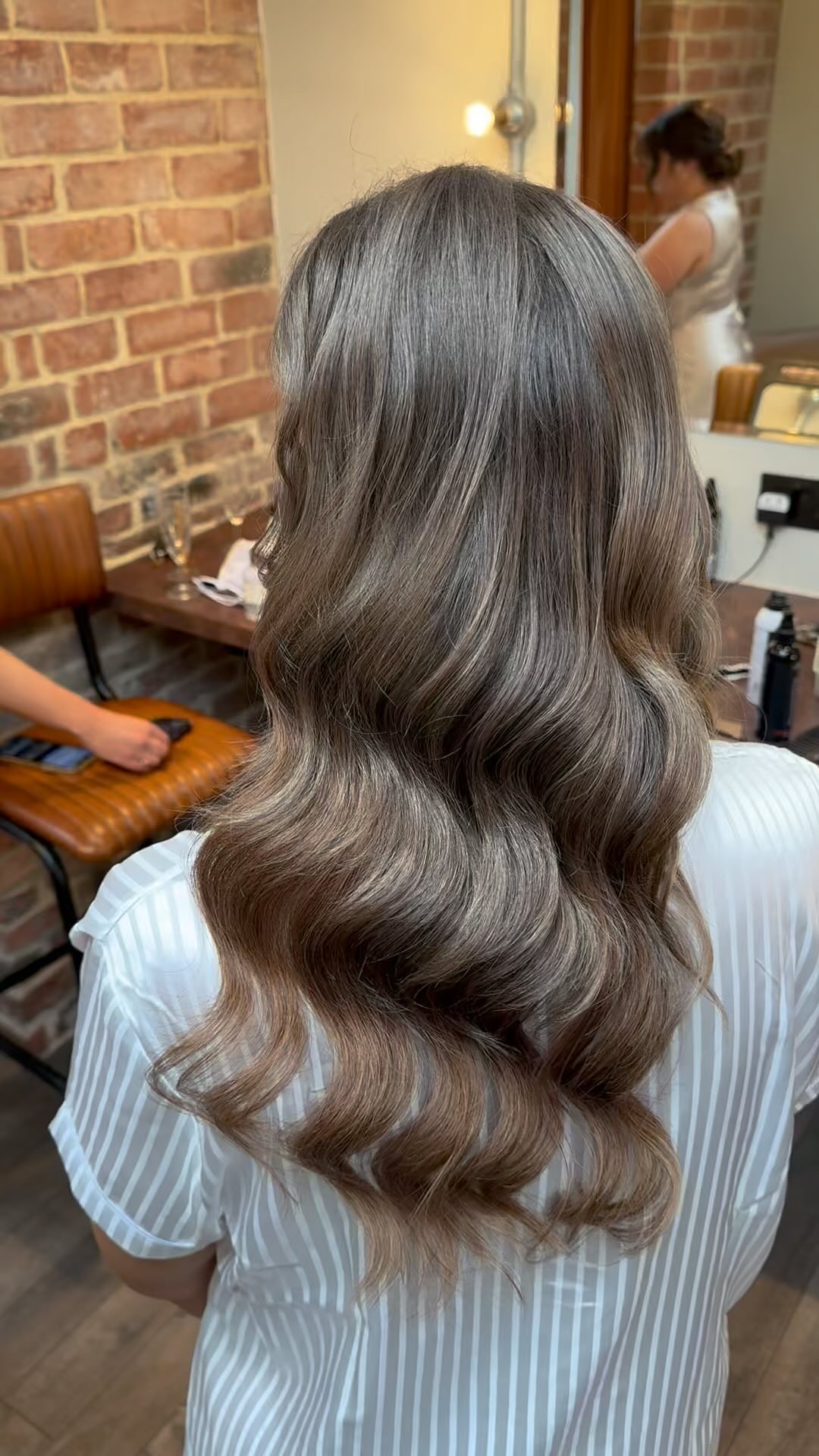 Hollywood Waves are still a firm favourite this year for my lovely a Brides this year 🤍
VENUE @foxtailbarnsvenue
HAIRSTYLIST @fayekenyonhairandmakeup
MUA @sophiebrowsandbridal
#hairideas #hairstylist #hollywoodwaves #weddinghair #weddinghairstyles #weddinghairinspo #bridalhair #bridalhairstyles #bridalhairstylist #bridal #hairinspiration #romantichairstyle