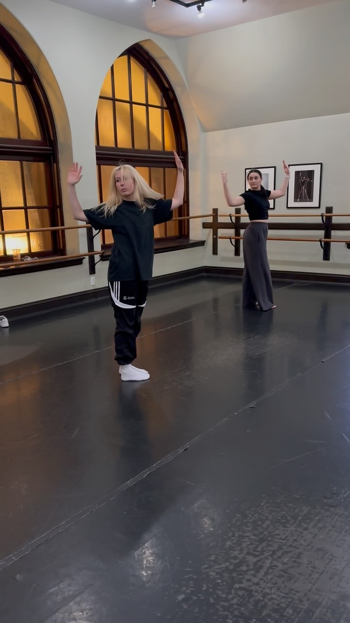 NEW WORK ALERT!!!! âźď¸đđ¤Š
Sam and Hannah in a new piece for NACHMO Boston.