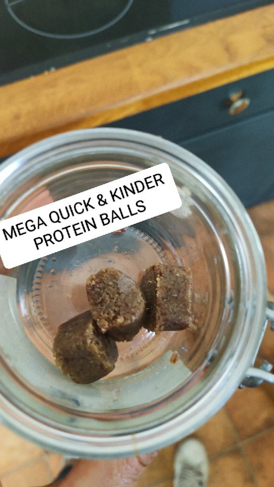I'm always suggesting clients come off the purchased protein bar/ball train because you simply can't guarantee the ingredients are either natural / well-sourced nor that the bar isn't full of sugars. With your homemade versions, overdosing the dates is also a common approach so here's a simple recipe for you where your date levels aren't too whacky, and protein quantities pretty good.
I've made these into small balls but could easily cut them less and have them as 3 bars containing 10g of protein each.
Eat your hormones back into balance ladies and nourish your gut too 🙌🩷.
#guthealth #hormonehealth #hormonebalance #proteinballs #healthysnacks #healthyschoolsnacks #nutfreesnacks #fiberrichfood