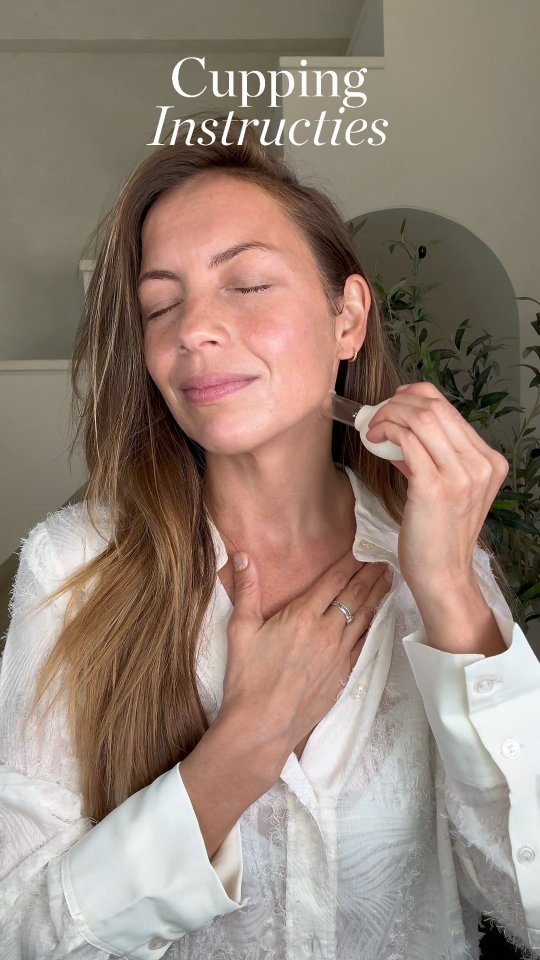 In this video the lovely Mila from @mooniebymila is showing how to use the cupping tools ✨️.
Begin by applying Le Youth Sérum to your face and neck. Be sure to use enough serum to allow the cup to glide smoothly over your skin. This serum not only smells incredible but it also helps to nourish the skin and helps to protect against premature aging.
Then you can start by activating the lymph filters and glands around the neck to effectively drain toxins and fluids from the face. Once you are ready, you can begin cupping. Use the larger cup for the broader areas of the face, décolleté, and neck, and the smaller cup for the more delicate areas. Start at the center of the face and glide towards the hairline. Repeat this five times.
To finish, gently move the cup toward the lymph nodes above the collarbone. Remember to keep the cup moving continuously; avoid letting it rest on your skin. Facial cupping is great to boost collagen and elastin production, it helps to soften fine lines and wrinkles, relaxes muscle tension and reduces puffiness. 🤍✨️