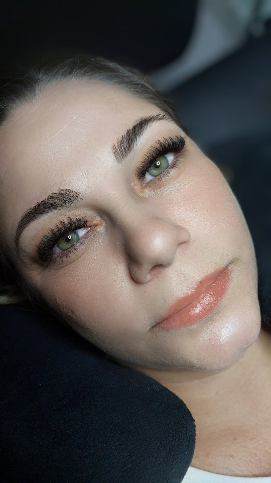 Realçando a beleza desse olhar com um toque de personalização ✨️
Se desejava um olhar único e sofisticado acesse o link da bio ⬆️
#ciliospersonalizados #cíliosdeslumbrantes #ciliosperfeitos #belezafeminina #esteticafeminina #