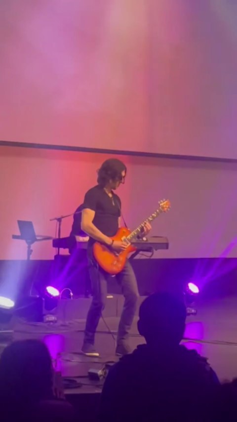 Canada tour with @donmoen and @paulbaloche ! Rolling from east coast to west coast!.
#prs #guitar #concert #music #musicconcert #guitarsolo #christianmusic
Shout-out to @aaronn_raj for the video
