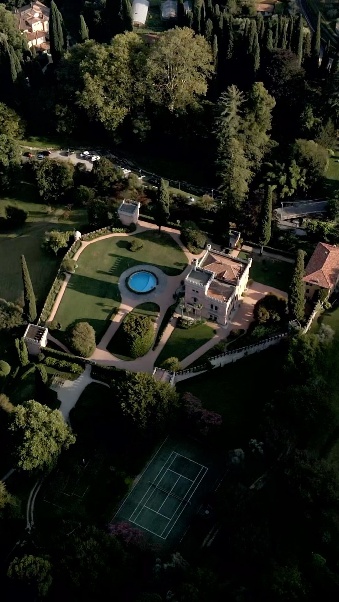 it‘s time to celebrate your romantic wedding on lake como 💫
________
#wedding #weddingfilm #lovestory #couple #authentic #heartfelt #celebration #love #storytelling #memories #wildfirehearts #lagodicomo #italy #italywedding #como