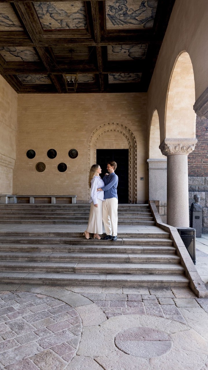 Stockholm - snart dags att provfotografera några brudpar hos er igen. Jag kommer dela med mig av tips och idéer, vi går igenom er dag på en fika och avslutar med en fotografering. Älskar denna platsen 🤍 Har ni hört denna låten förresten? Hur guld hade inte den varit som ingångslåt? Tips till alla er brudpar som planerar sommarens bröllop.
#stockholm #bröllopsfotograf #weddingphotography #weddingphotographer