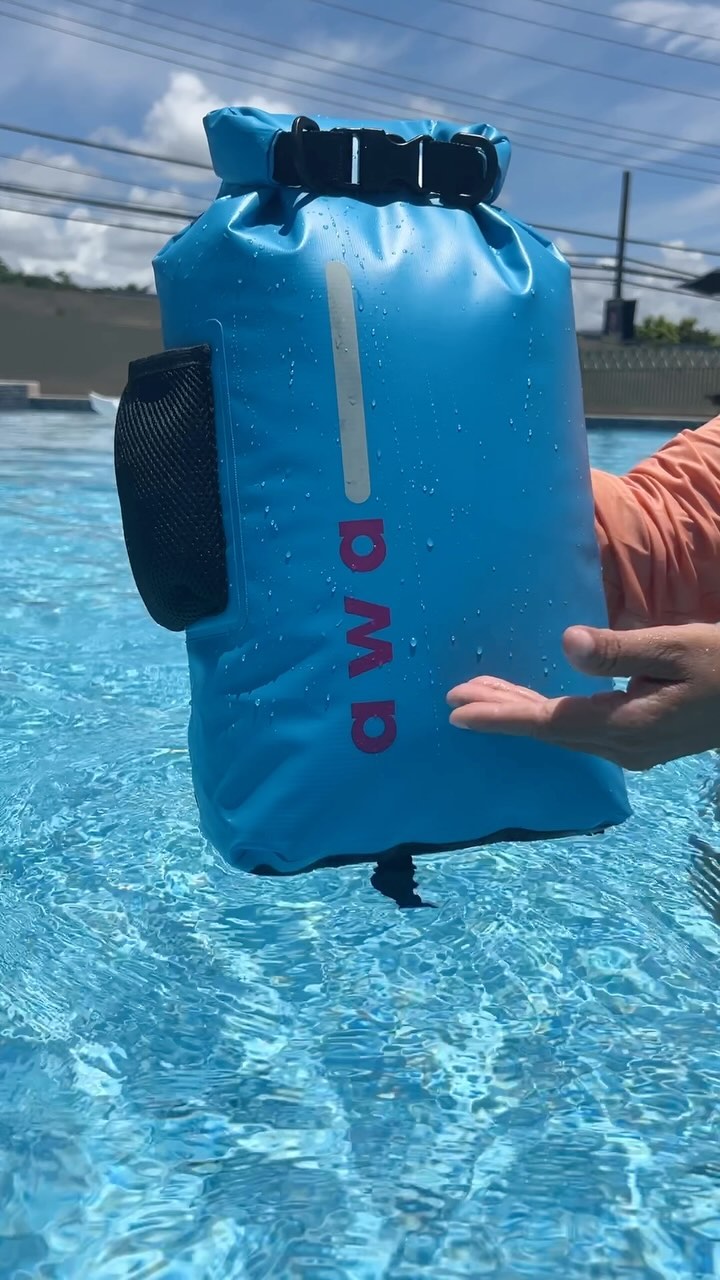 🎒 Mantén tus cosas secas con nuestro Mini Neon Dry Backpack 🌧️
.
#mojatesinmiedo #awaoutdoor
